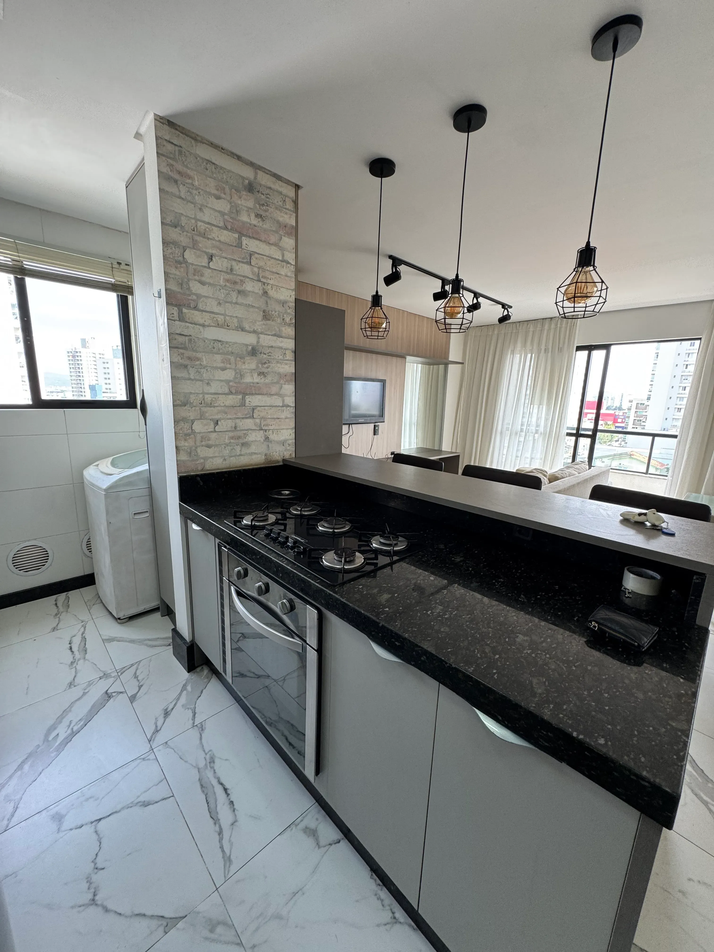 Apartamento com 2 dormitórios sendo 1 suíte e 1 vaga de garagem em Itajaí/SC