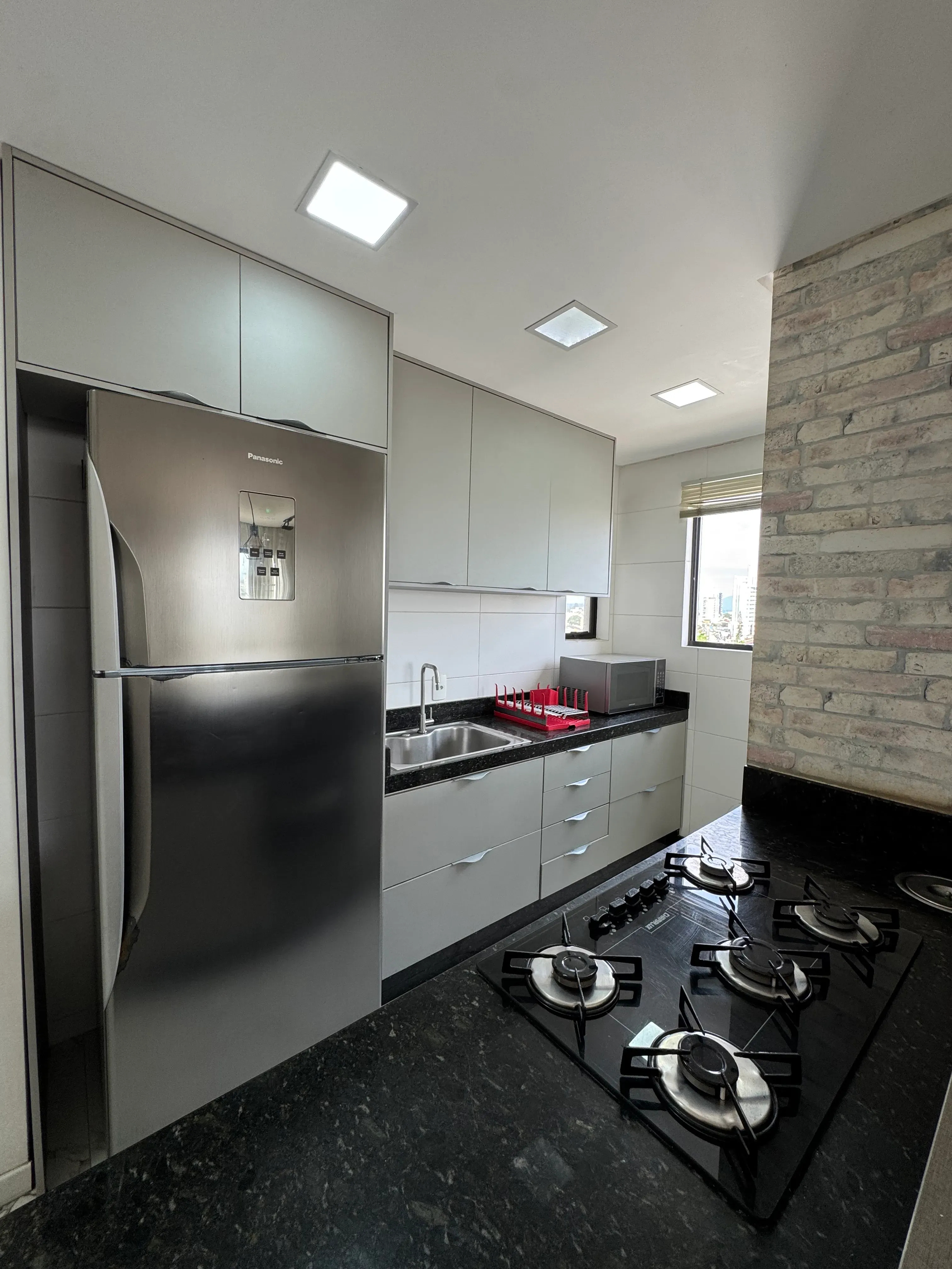 Apartamento com 2 dormitórios sendo 1 suíte e 1 vaga de garagem em Itajaí/SC