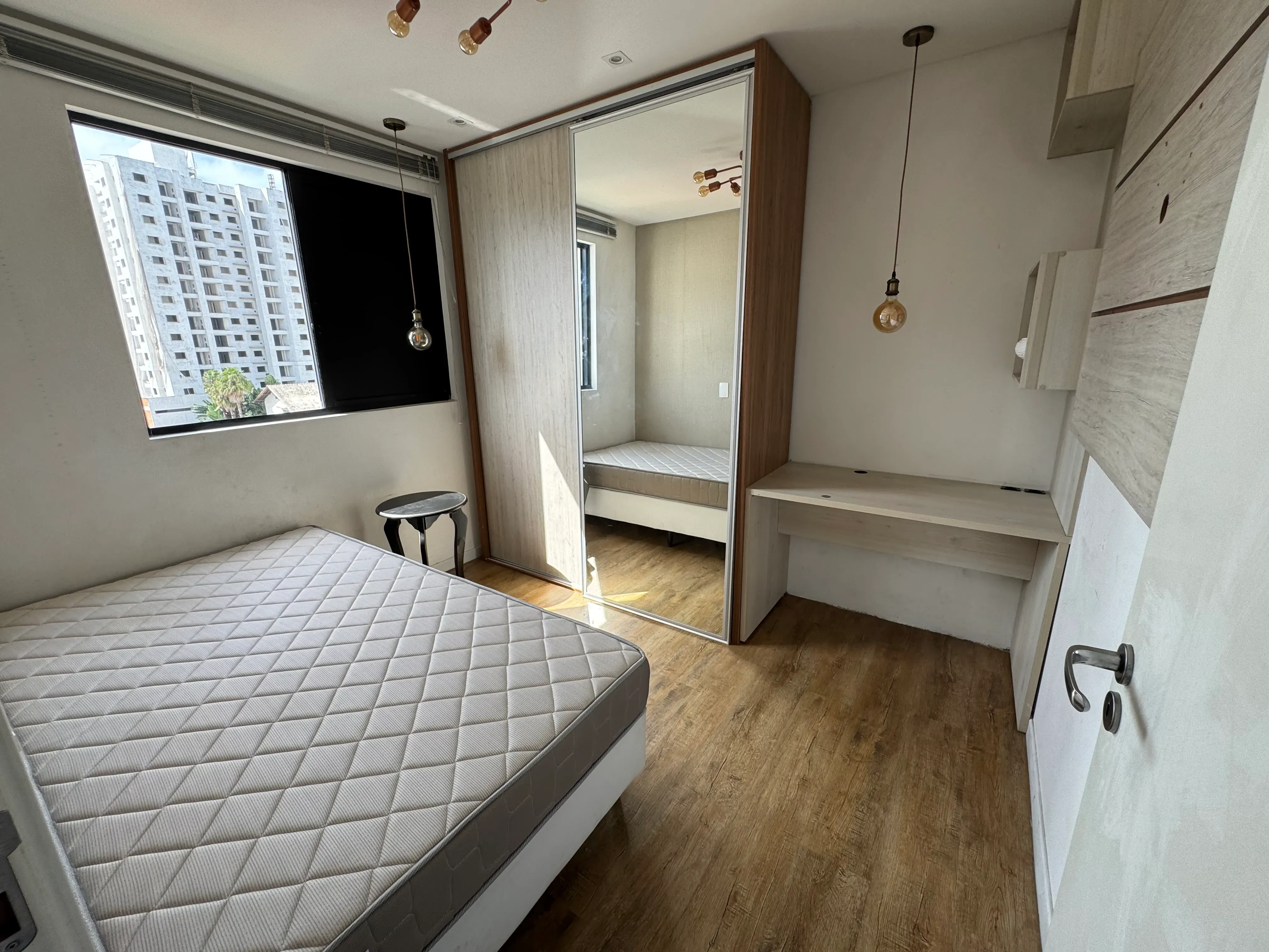 Apartamento com 2 dormitórios sendo 1 suíte e 1 vaga de garagem em Itajaí/SC