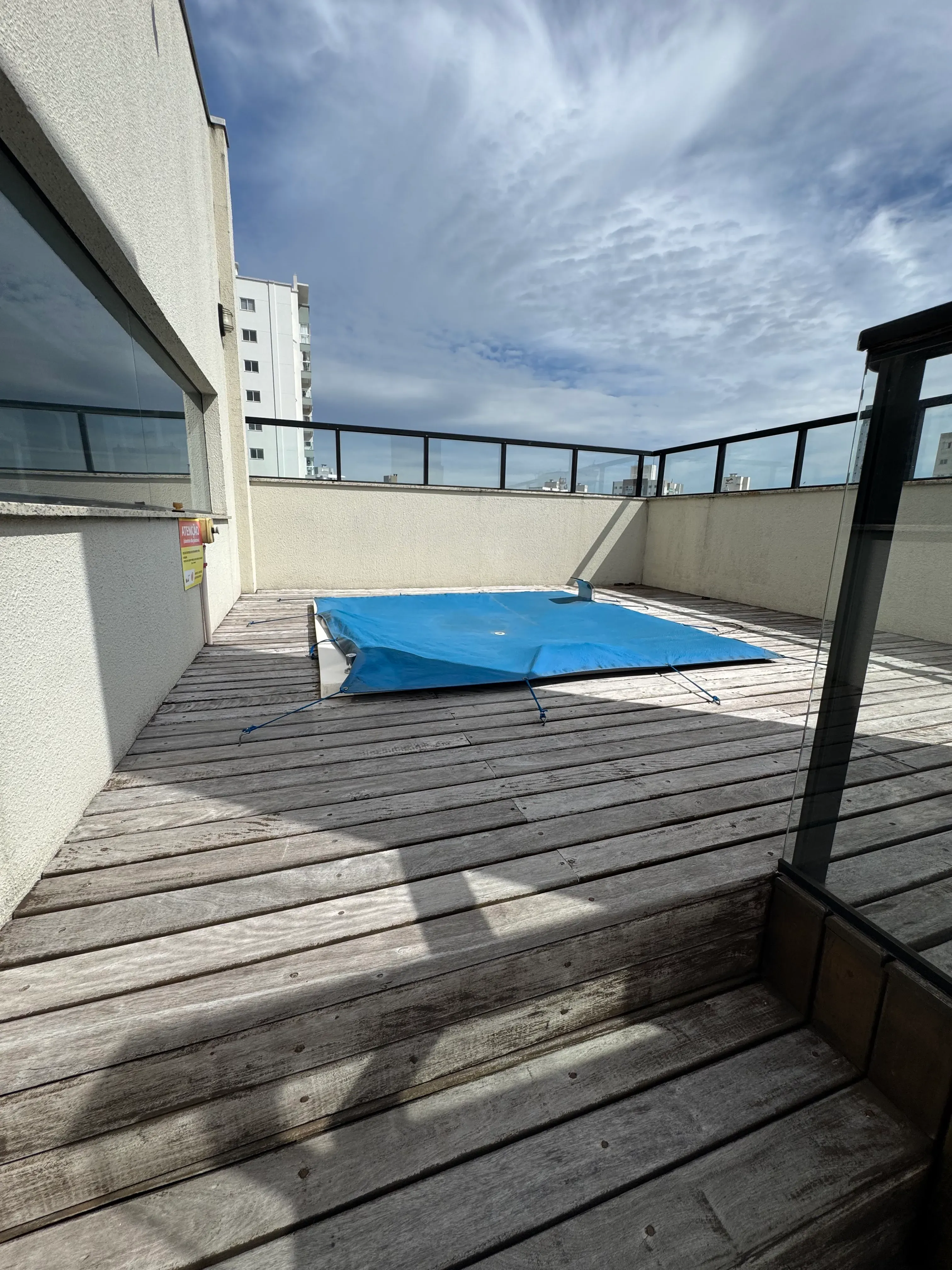 Apartamento com 2 dormitórios sendo 1 suíte e 1 vaga de garagem em Itajaí/SC