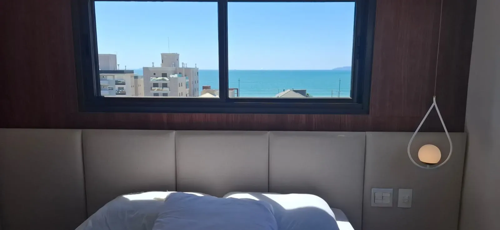 Apartamento com 4 dormitórios sendo 2 suítes e 2 vagas de garagem em Governador Celso Ramos/SC