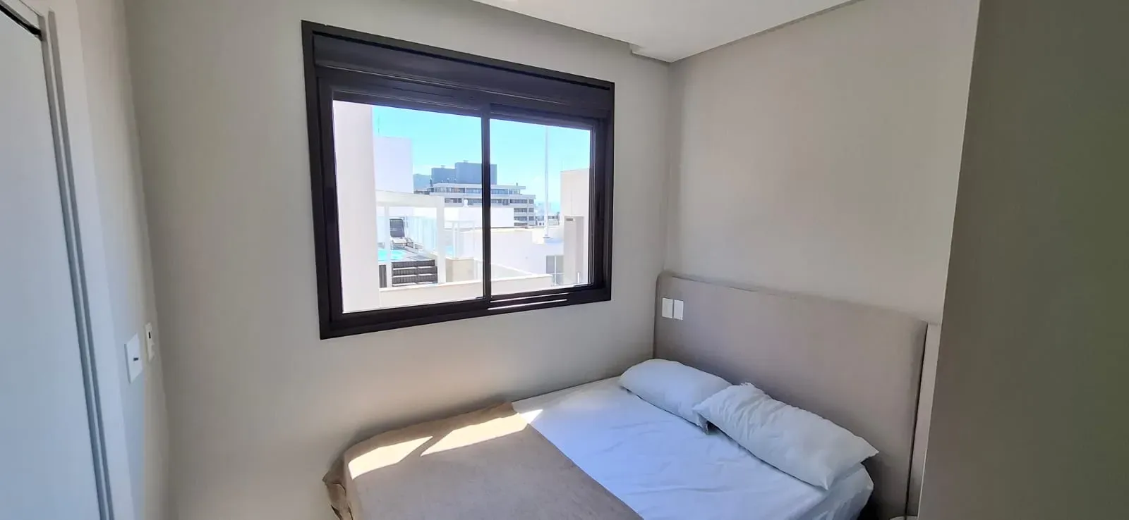 Apartamento com 4 dormitórios sendo 2 suítes e 2 vagas de garagem em Governador Celso Ramos/SC