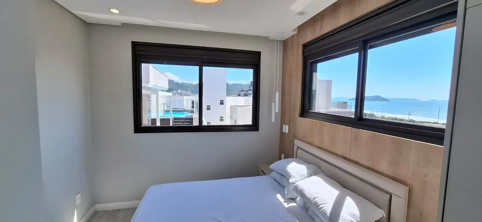 Apartamento com 4 dormitórios sendo 2 suítes e 2 vagas de garagem em Governador Celso Ramos/SC