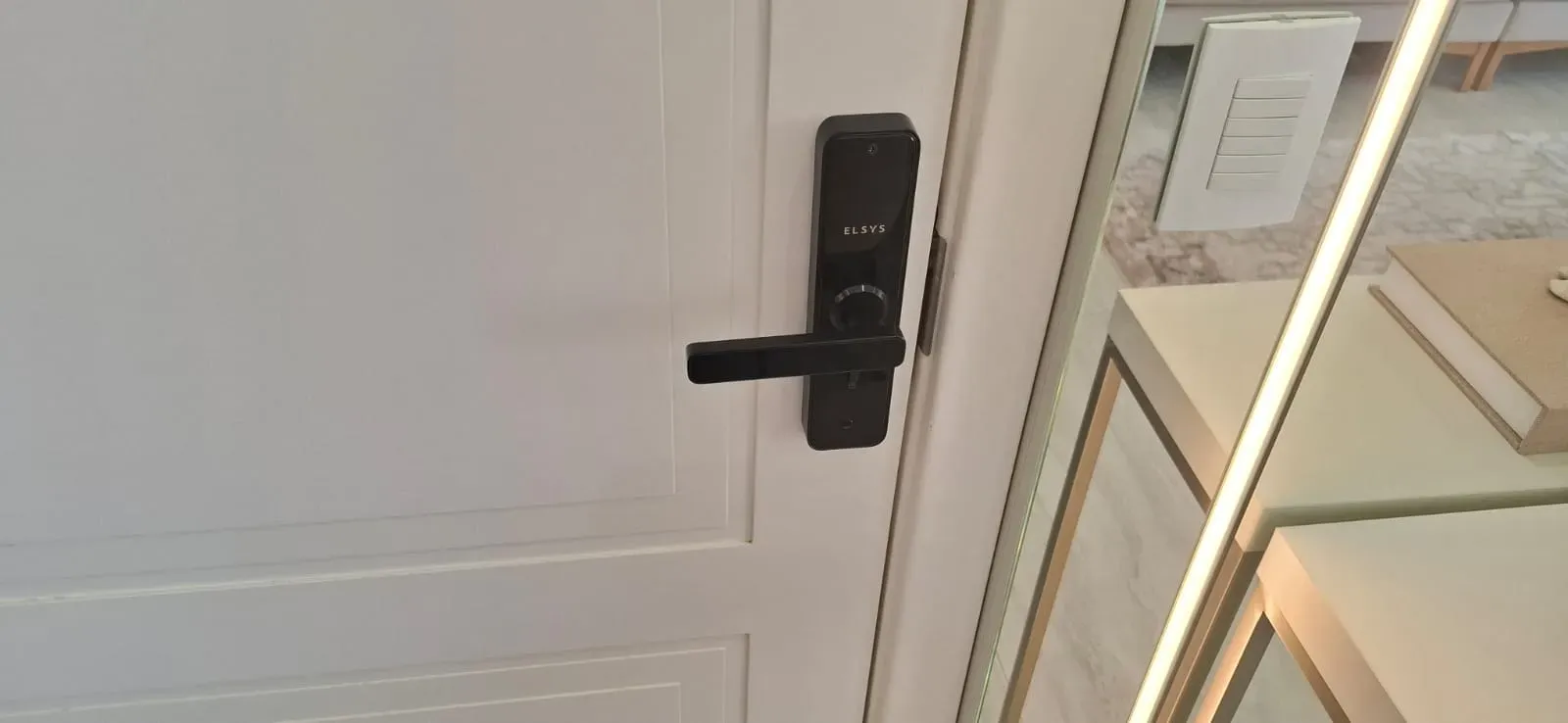 Apartamento com 4 dormitórios sendo 2 suítes e 2 vagas de garagem em Governador Celso Ramos/SC