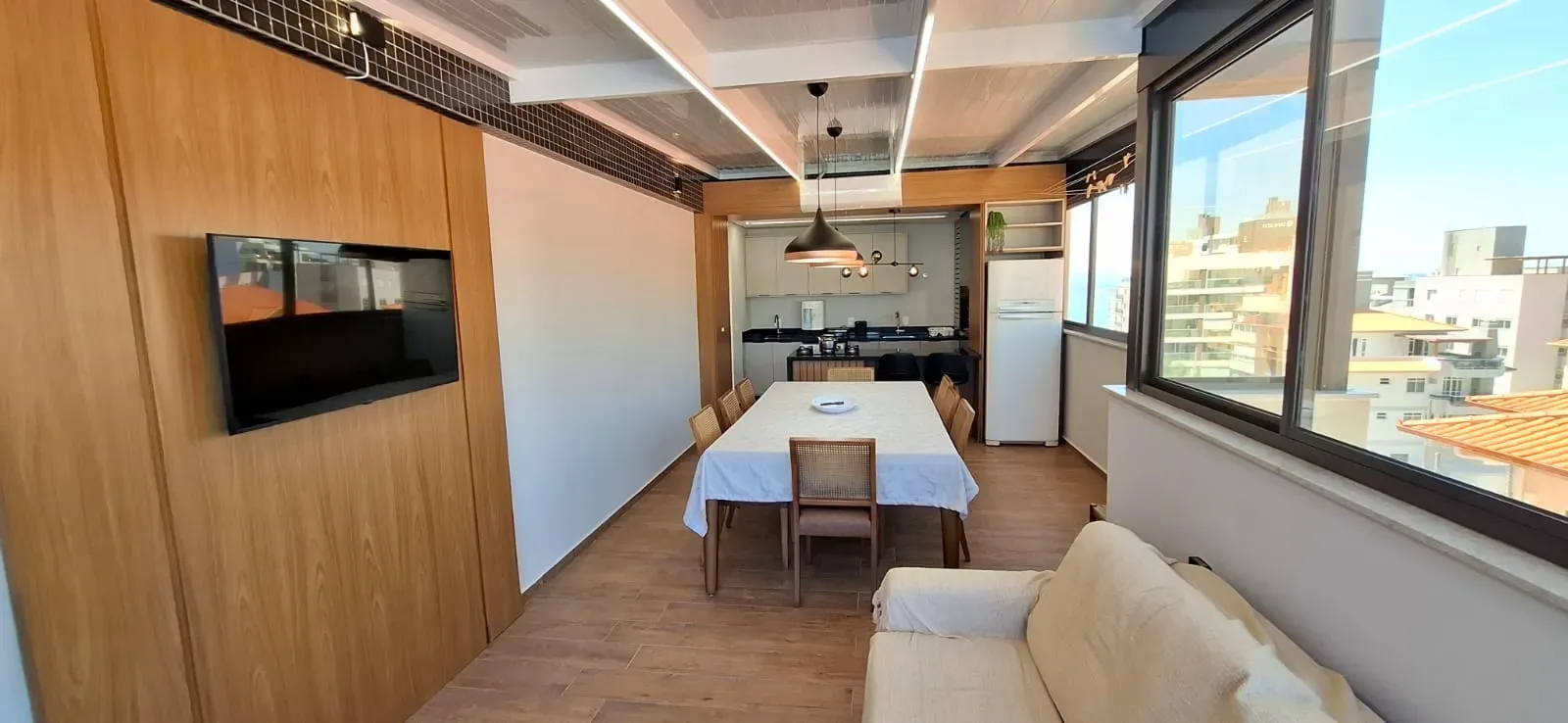 Apartamento com 4 dormitórios sendo 2 suítes e 2 vagas de garagem em Governador Celso Ramos/SC