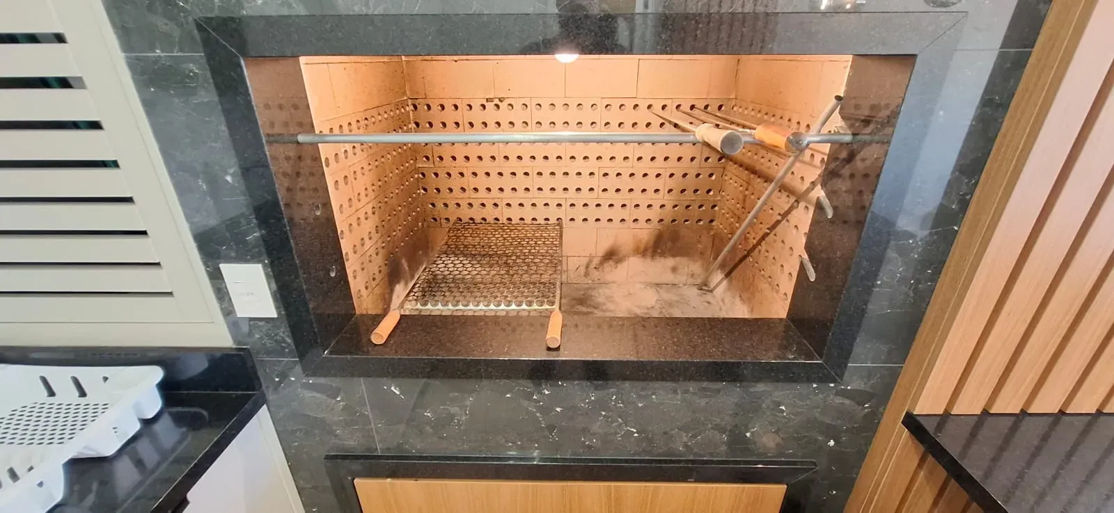 Apartamento com 4 dormitórios sendo 2 suítes e 2 vagas de garagem em Governador Celso Ramos/SC