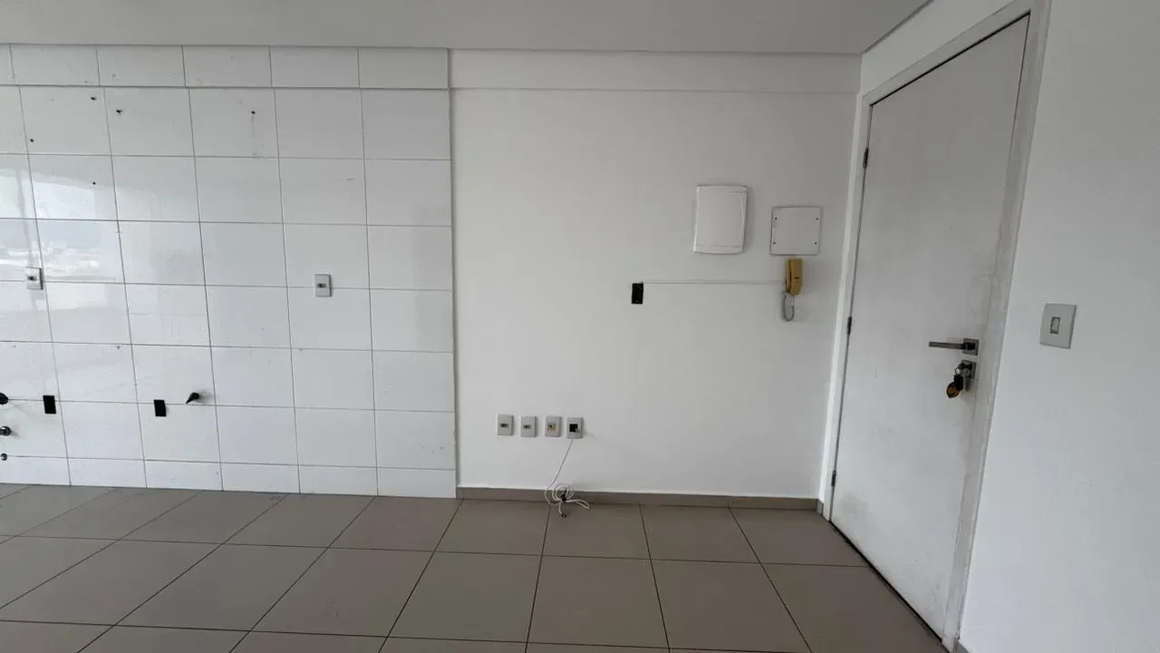 Apartamento com 2 dormitórios sendo 1 suíte e 1 vaga de garagem em Balneário Camboriú/SC