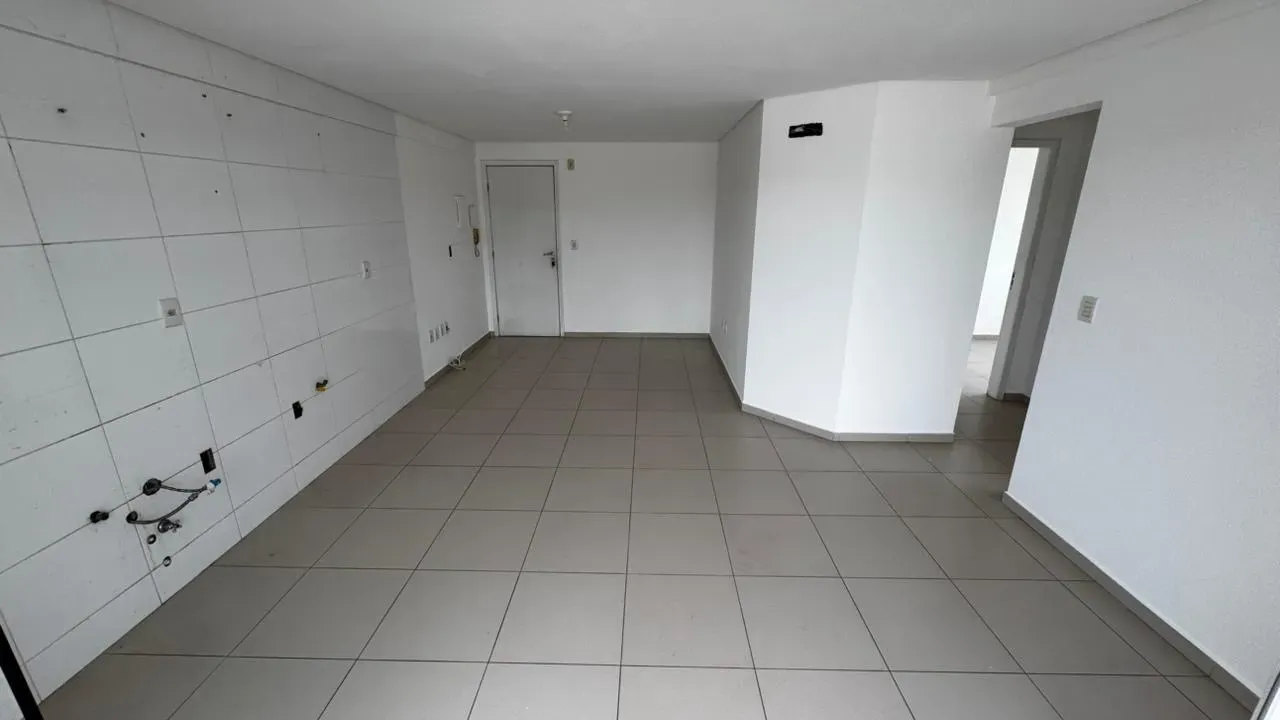 Apartamento com 2 dormitórios sendo 1 suíte e 1 vaga de garagem em Balneário Camboriú/SC