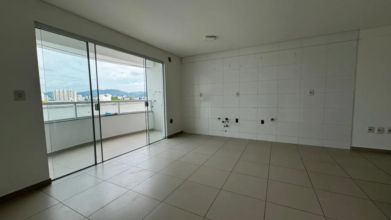 Apartamento com 2 dormitórios sendo 1 suíte e 1 vaga de garagem em Balneário Camboriú/SC