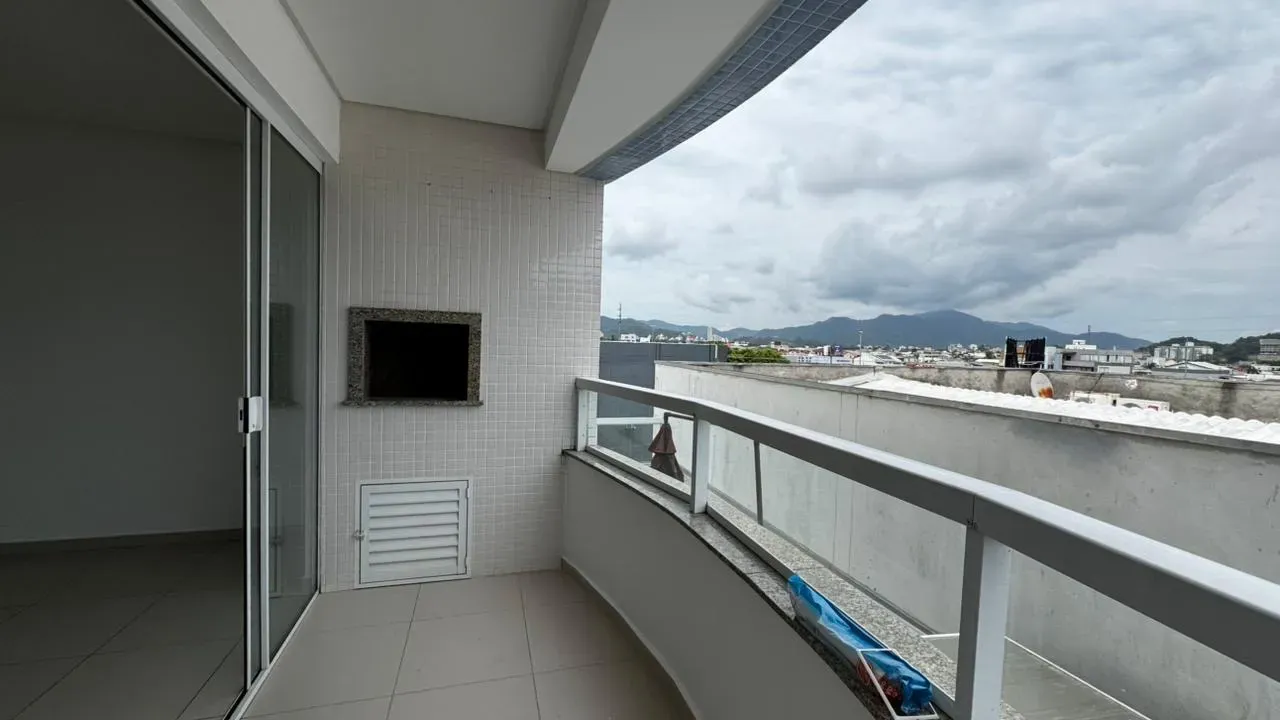 Apartamento com 2 dormitórios sendo 1 suíte e 1 vaga de garagem em Balneário Camboriú/SC