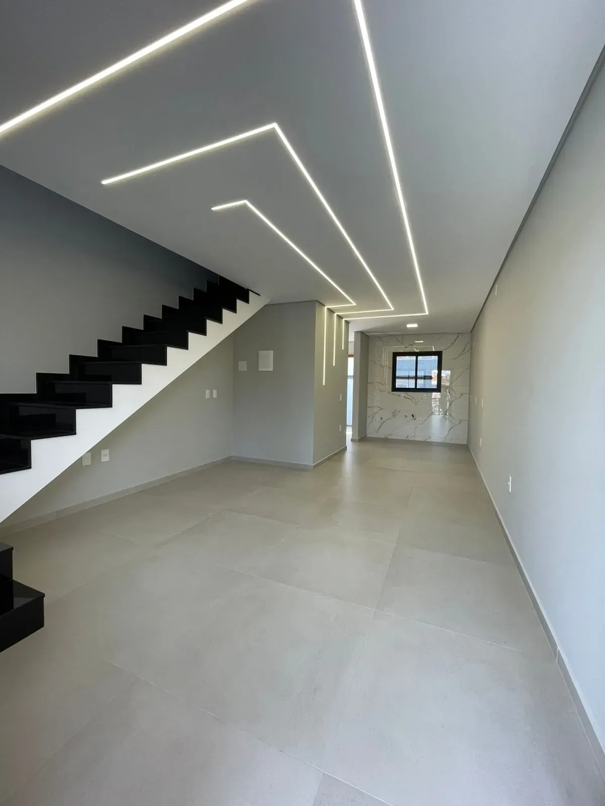 Casa com 2 dormitórios sendo 2 suítes e 2 vagas de garagem em Palhoça/SC