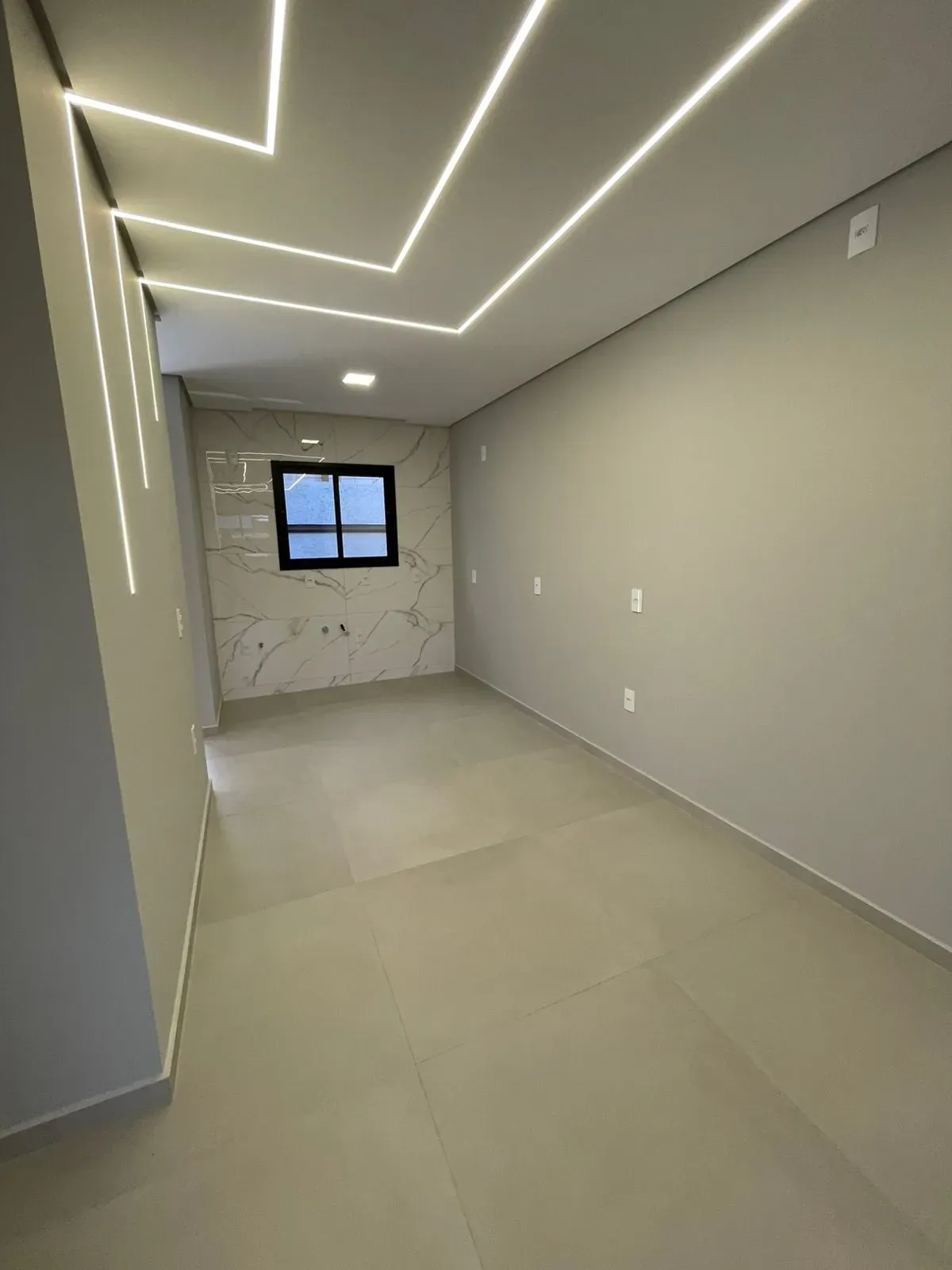 Casa com 2 dormitórios sendo 2 suítes e 2 vagas de garagem em Palhoça/SC