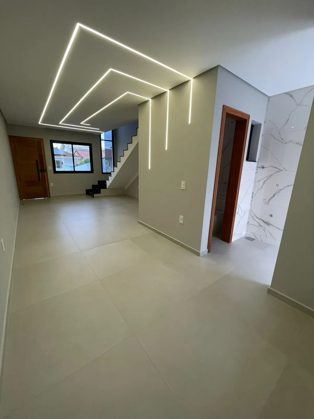 Casa com 2 dormitórios sendo 2 suítes e 2 vagas de garagem em Palhoça/SC