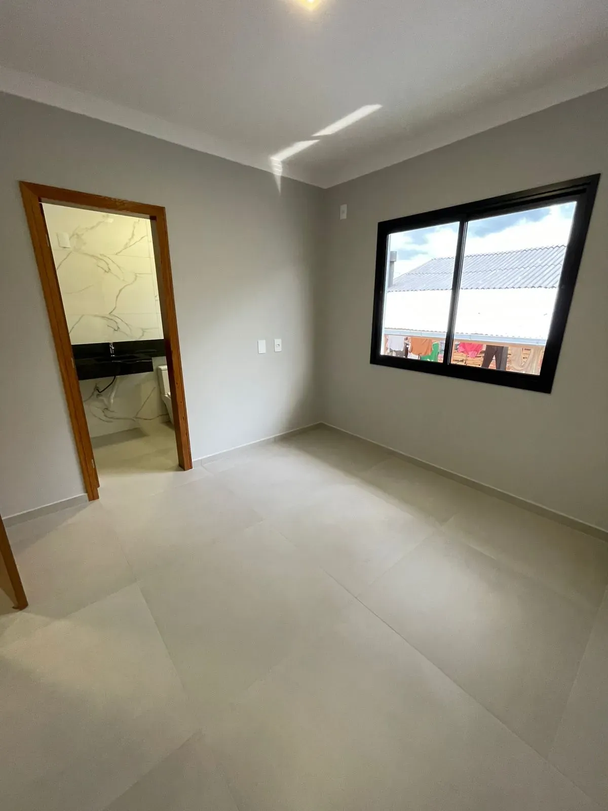 Casa com 2 dormitórios sendo 2 suítes e 2 vagas de garagem em Palhoça/SC