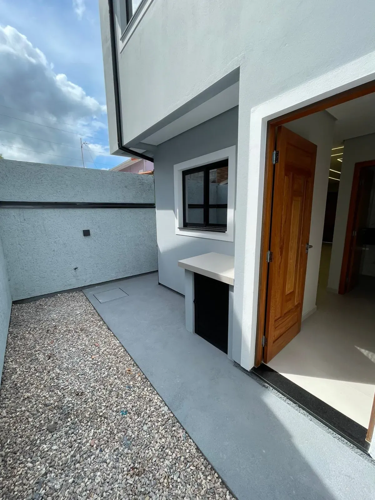 Casa com 2 dormitórios sendo 2 suítes e 2 vagas de garagem em Palhoça/SC