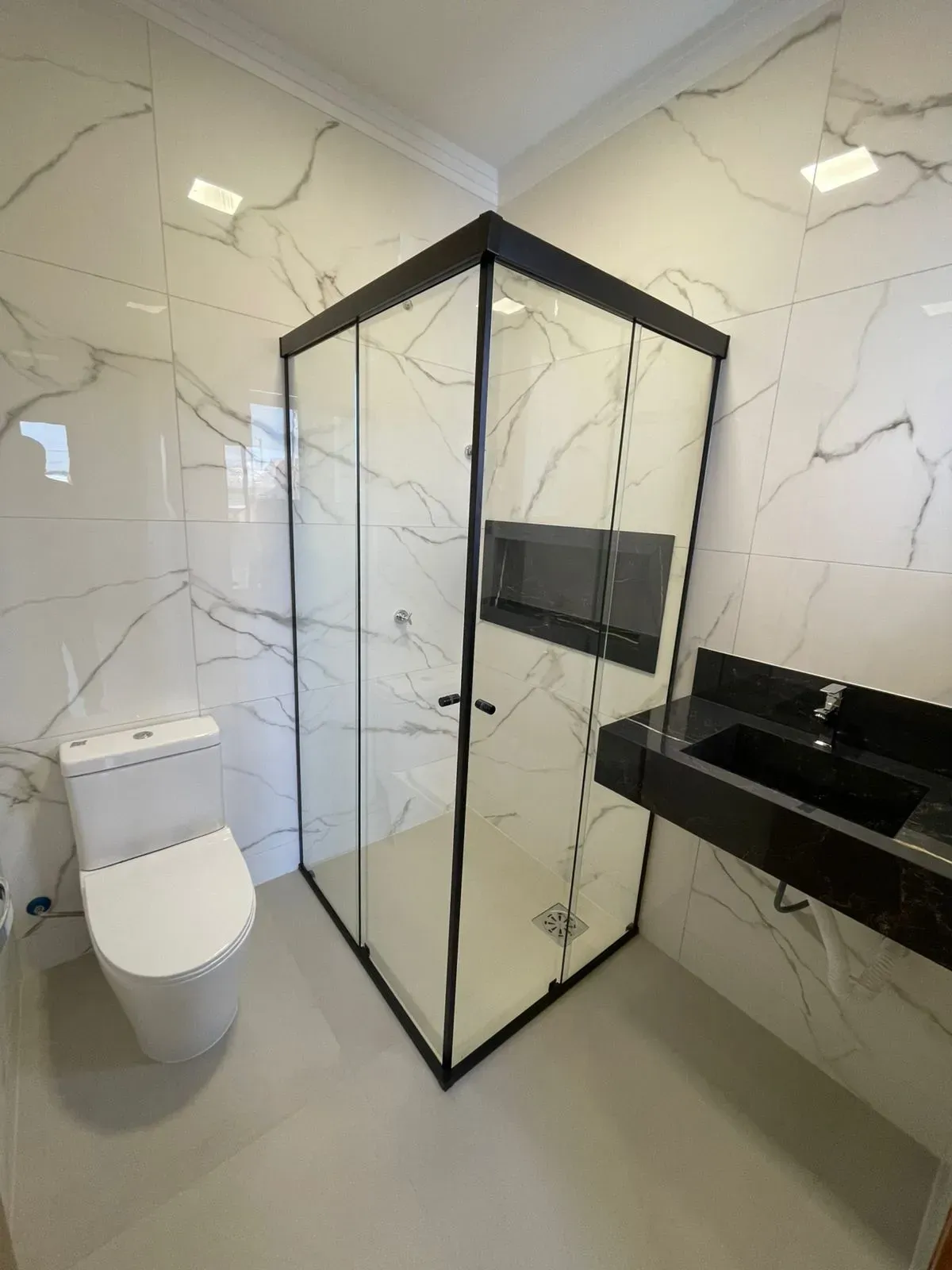 Casa com 2 dormitórios sendo 2 suítes e 2 vagas de garagem em Palhoça/SC