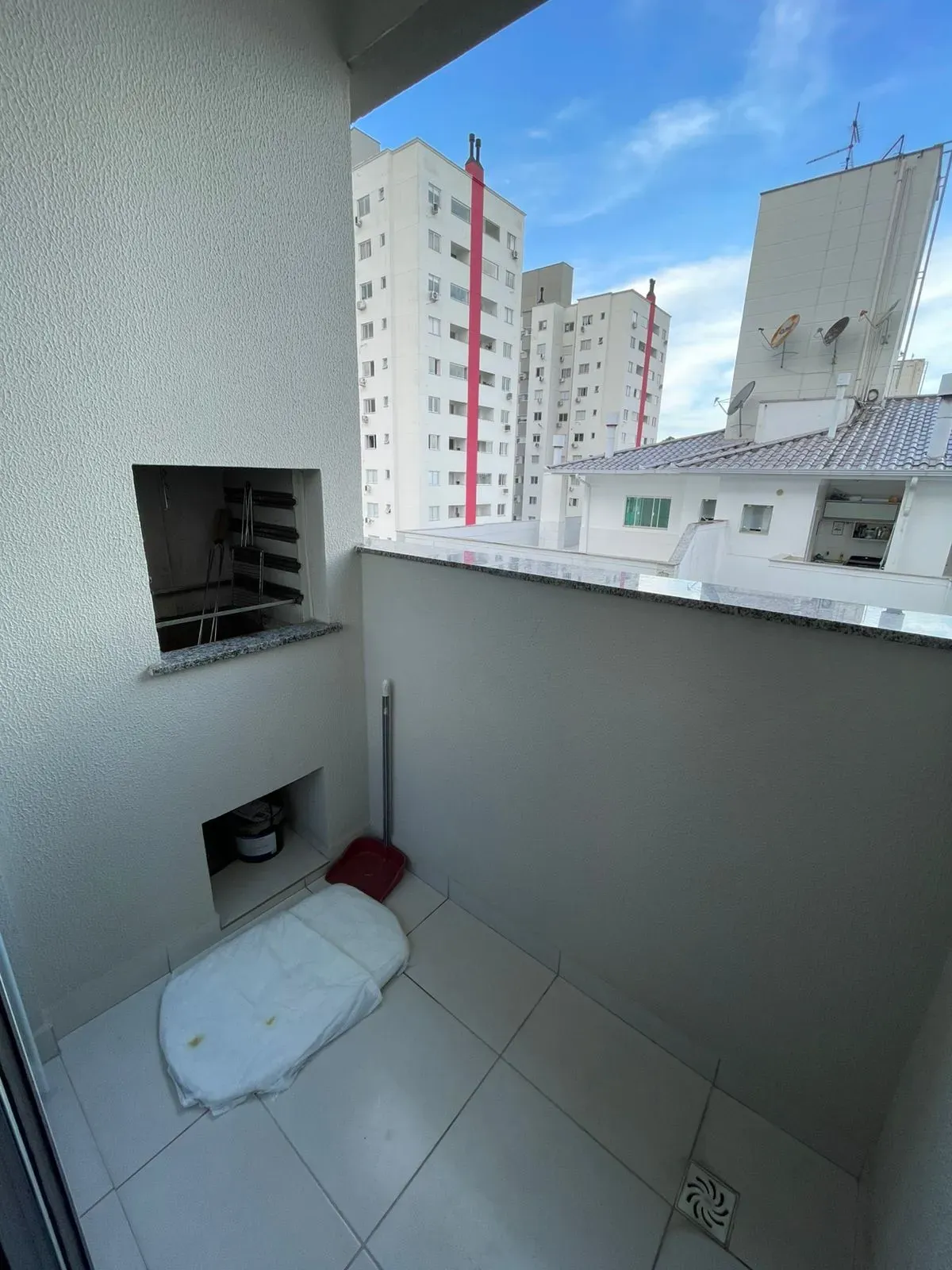Apartamento com 2 dormitórios e 1 vaga de garagem em Palhoça/SC