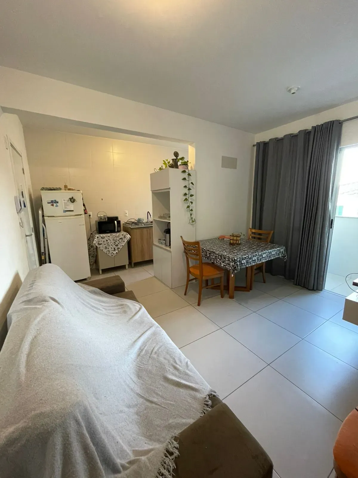 Apartamento com 2 dormitórios e 1 vaga de garagem em Palhoça/SC