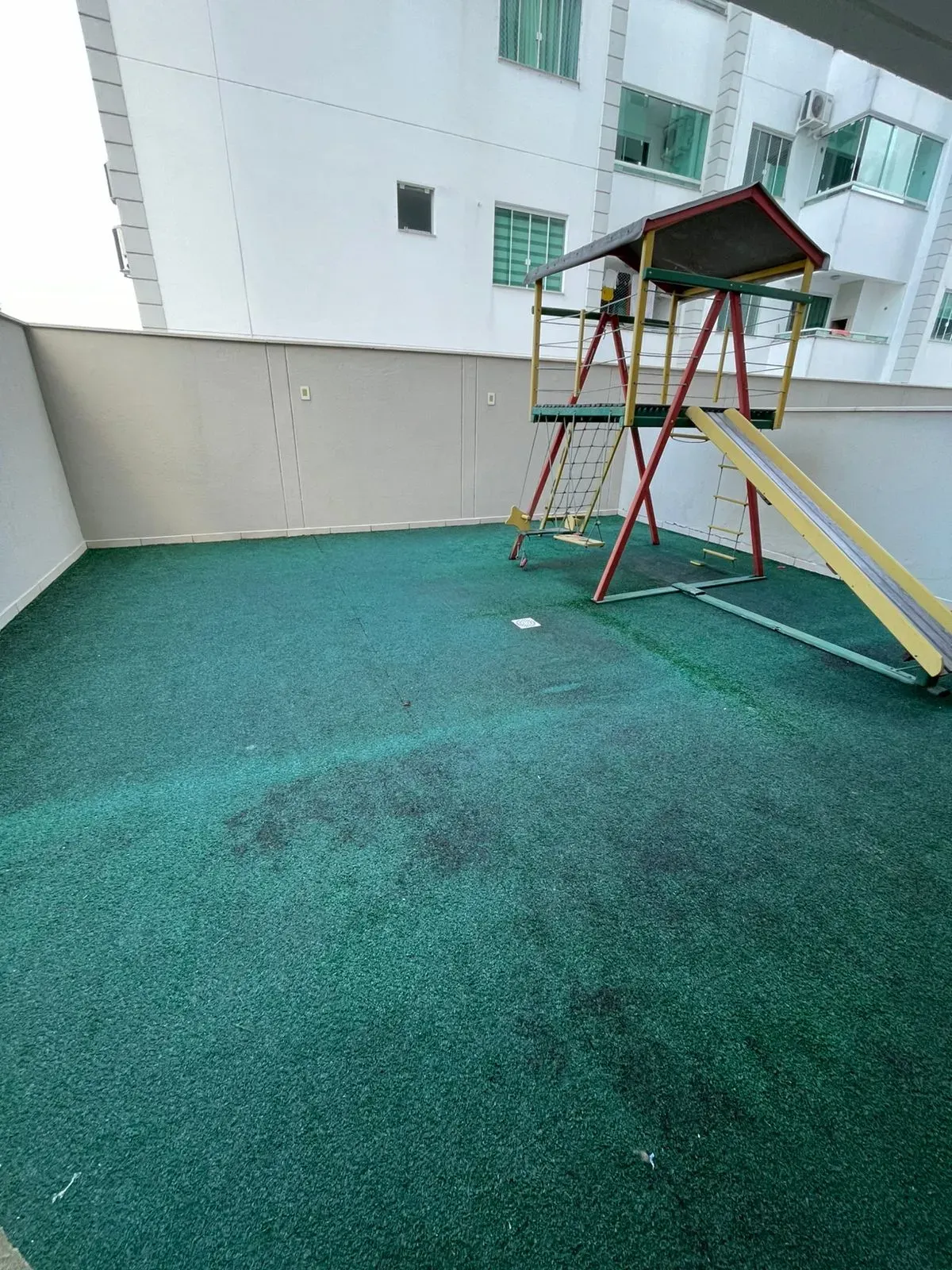 Apartamento com 2 dormitórios e 1 vaga de garagem em Palhoça/SC