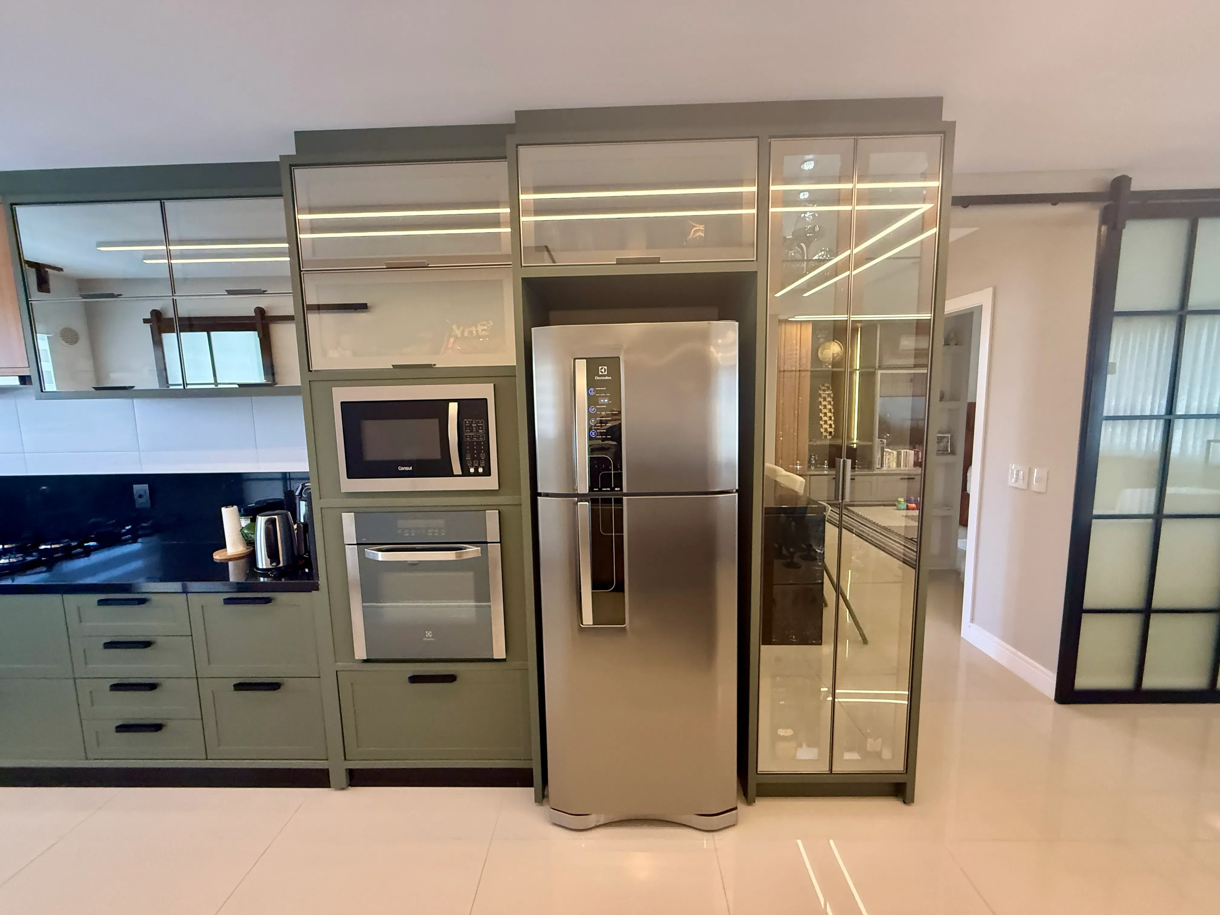 Apartamento com 3 dormitórios sendo 3 suítes e 3 vagas de garagem em Balneário Camboriú/SC