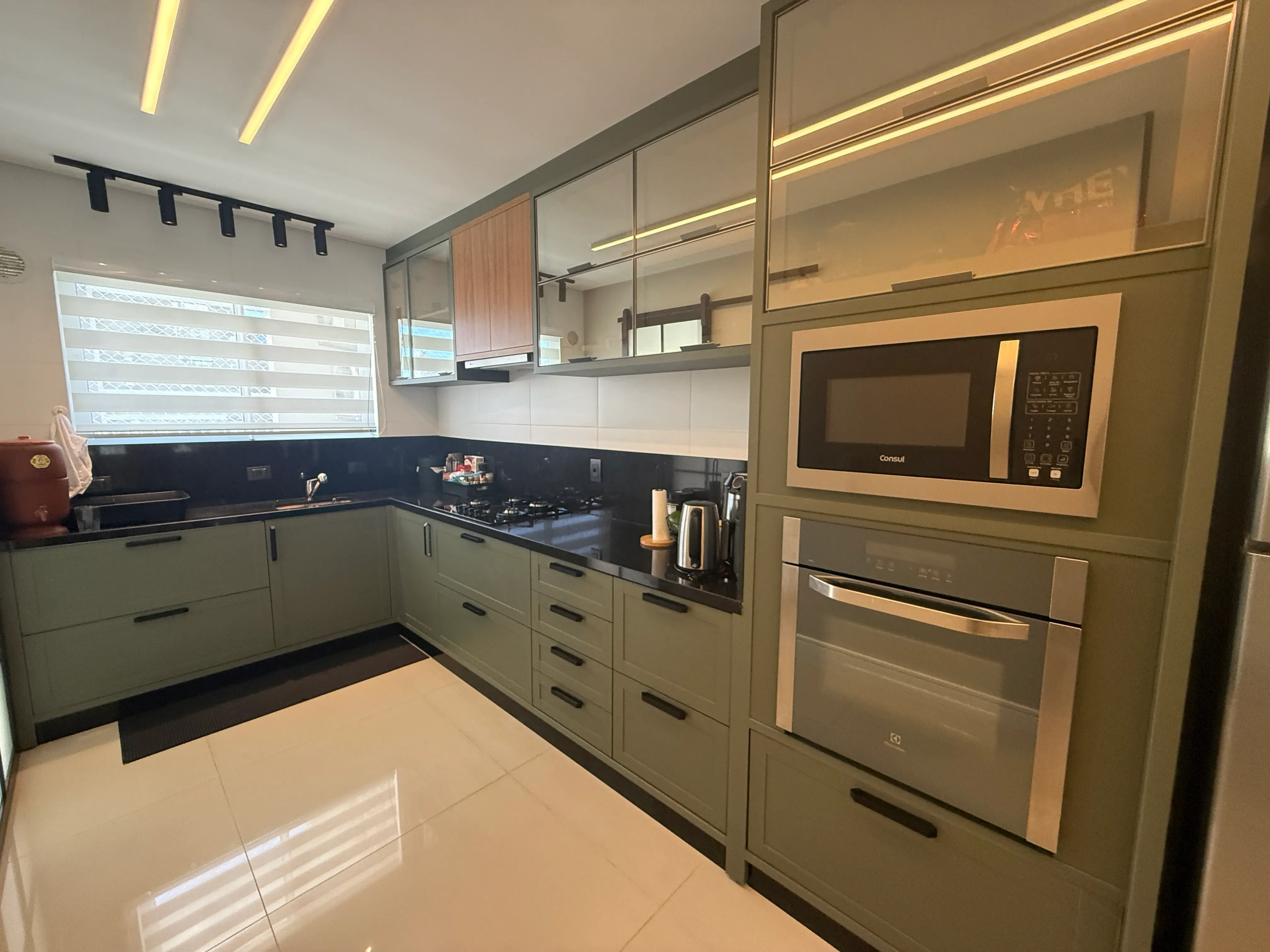 Apartamento com 3 dormitórios sendo 3 suítes e 3 vagas de garagem em Balneário Camboriú/SC