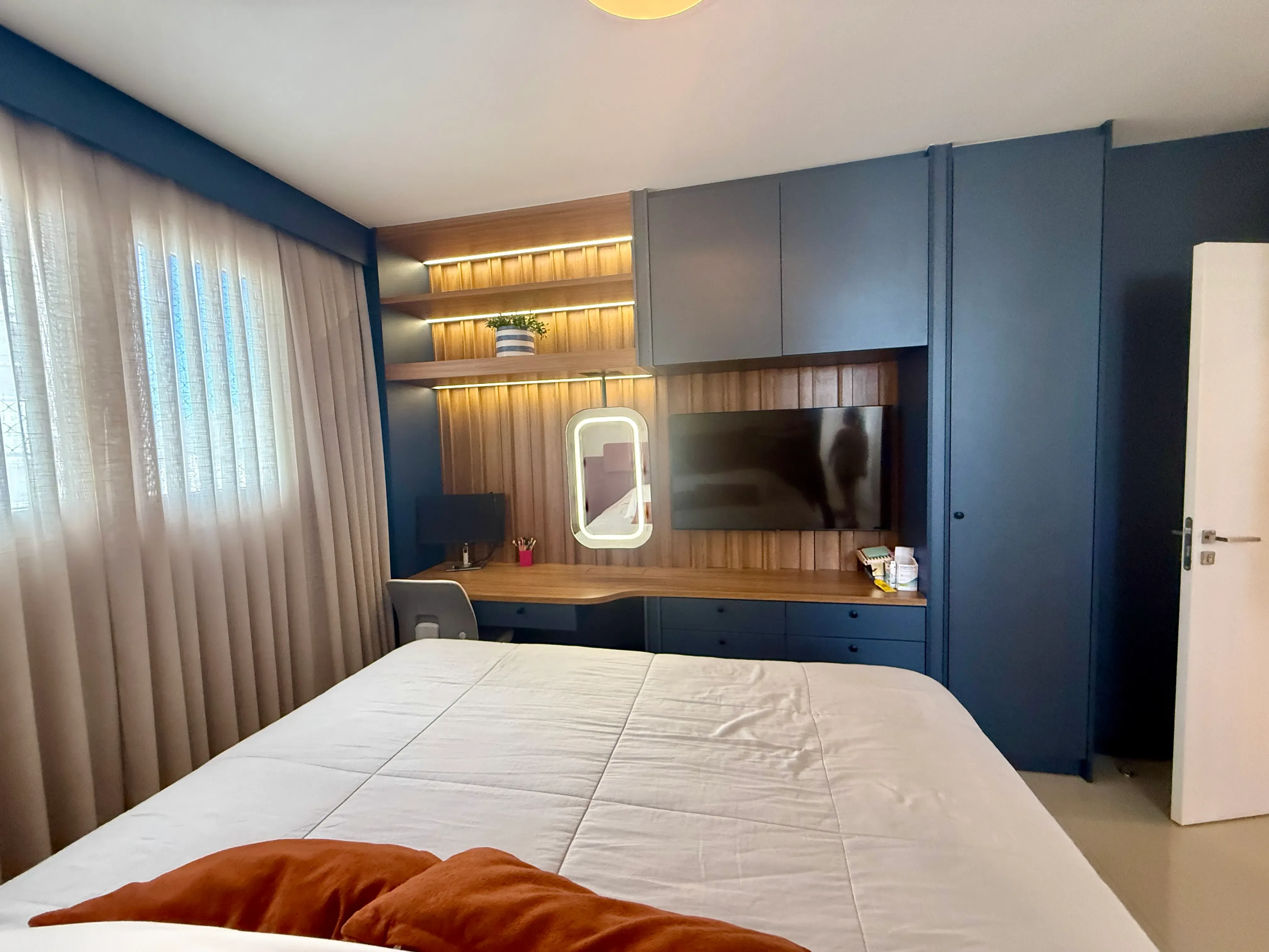 Apartamento com 3 dormitórios sendo 3 suítes e 3 vagas de garagem em Balneário Camboriú/SC