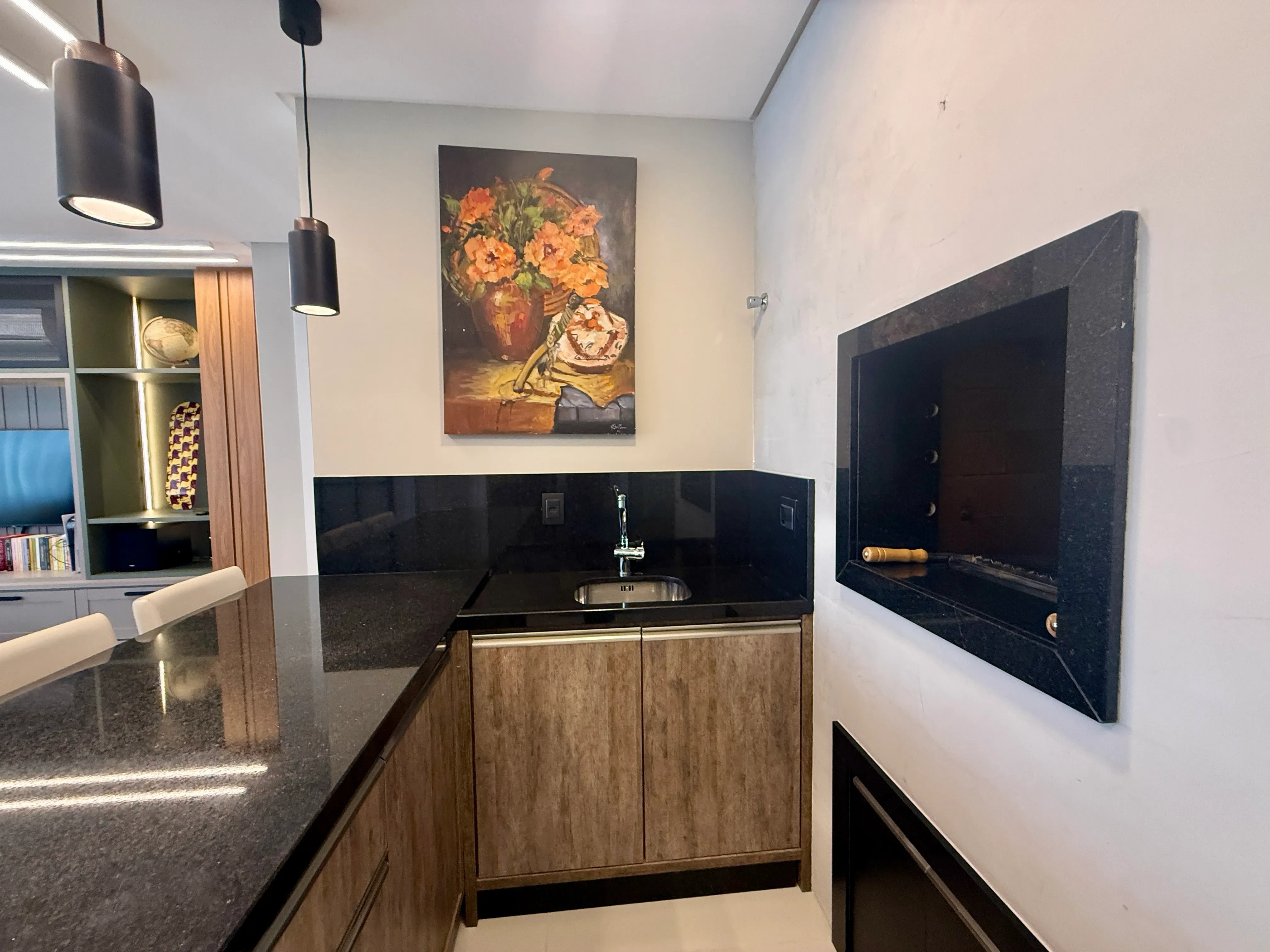 Apartamento com 3 dormitórios sendo 3 suítes e 3 vagas de garagem em Balneário Camboriú/SC