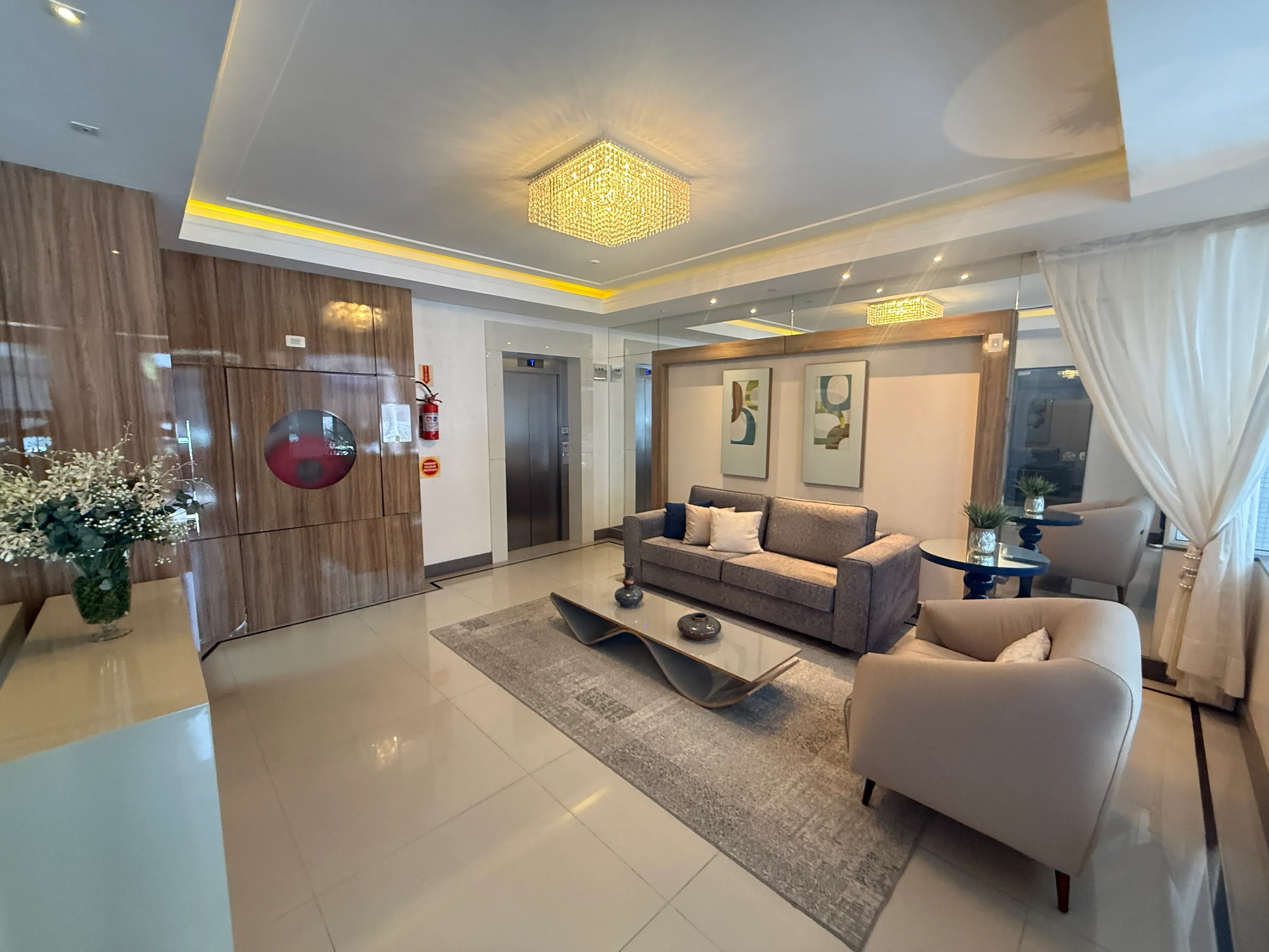 Apartamento com 3 dormitórios sendo 3 suítes e 3 vagas de garagem em Balneário Camboriú/SC