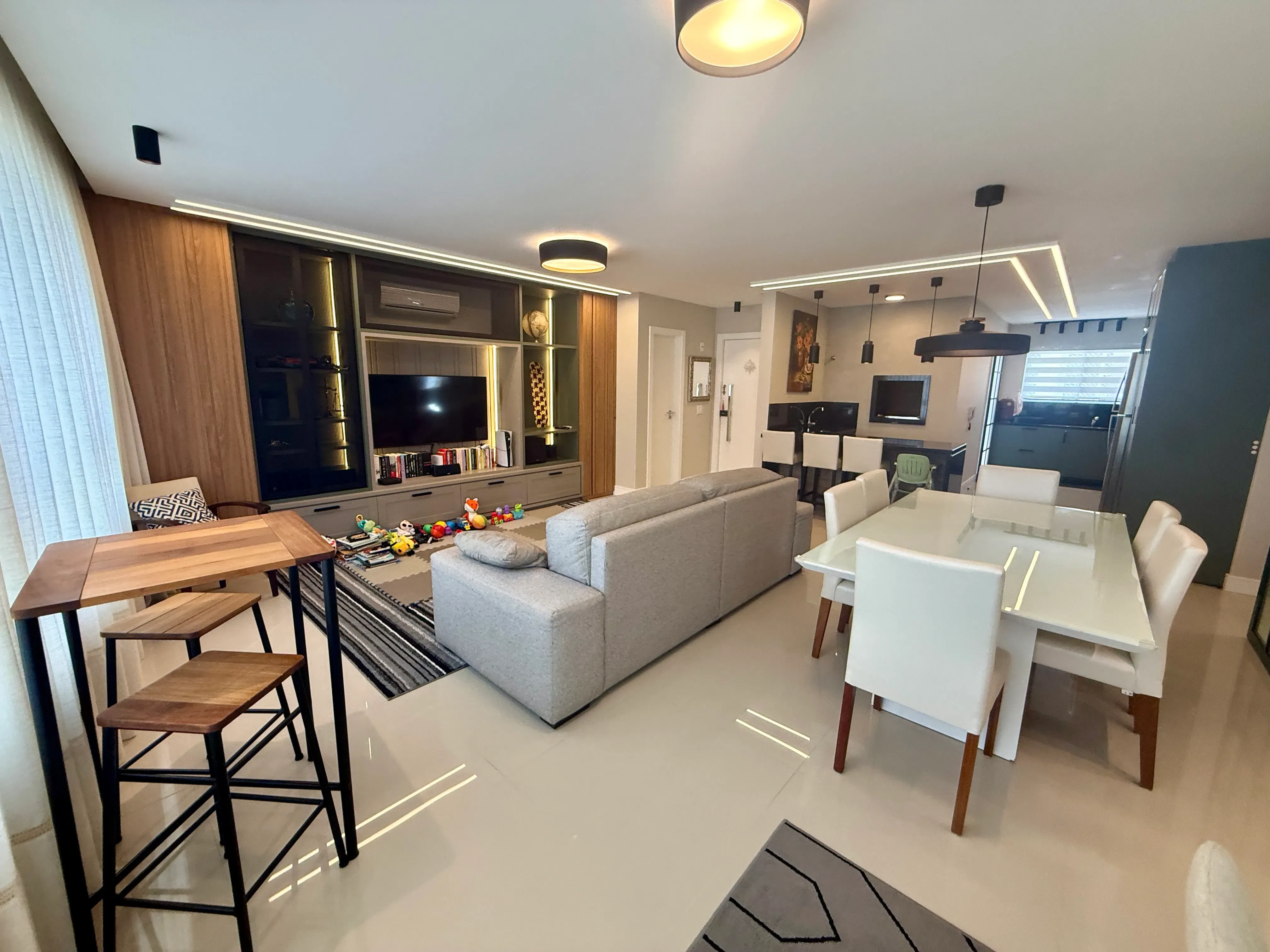 Apartamento com 3 dormitórios sendo 3 suítes e 3 vagas de garagem em Balneário Camboriú/SC