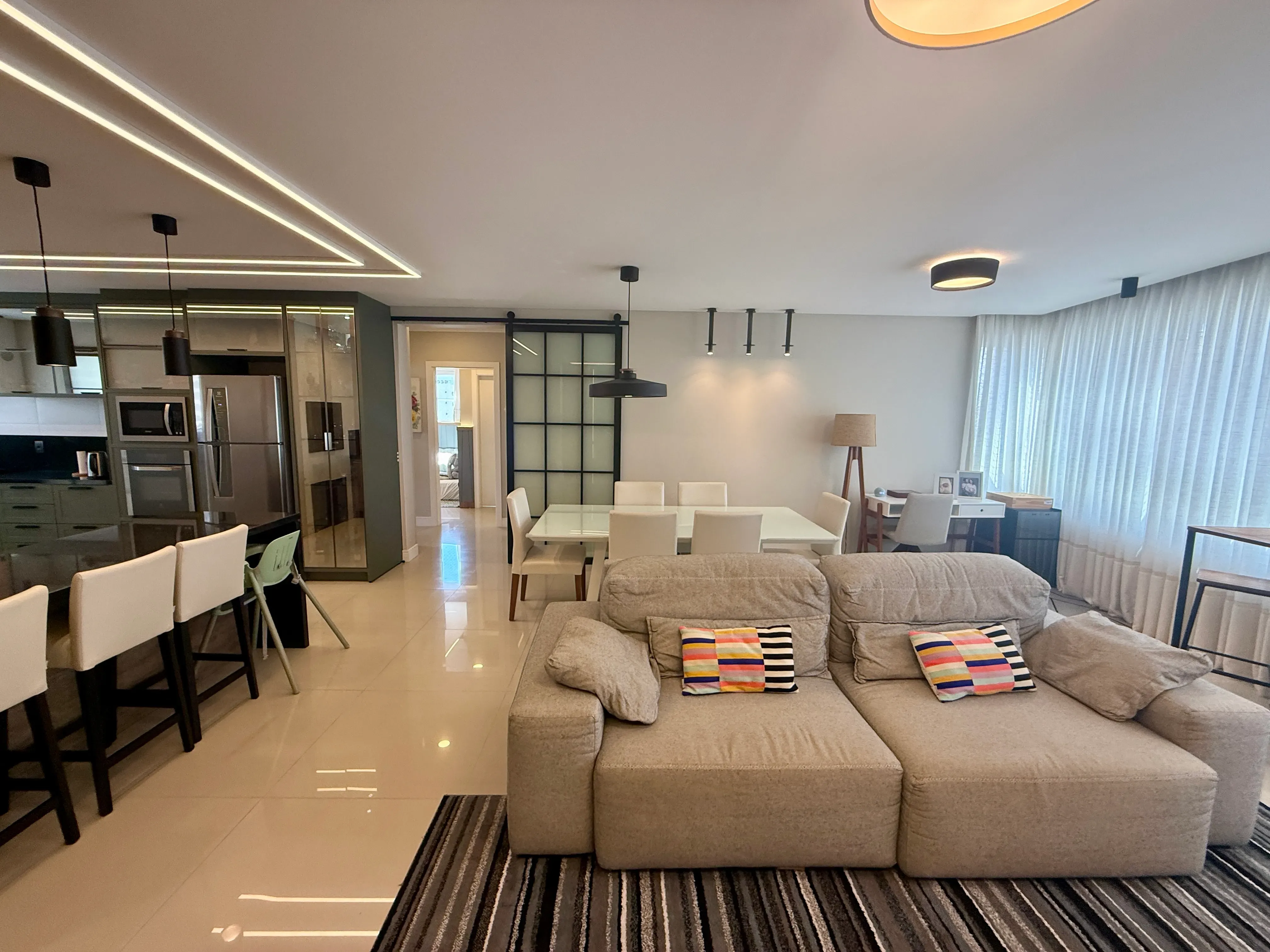 Apartamento com 3 dormitórios sendo 3 suítes e 3 vagas de garagem em Balneário Camboriú/SC