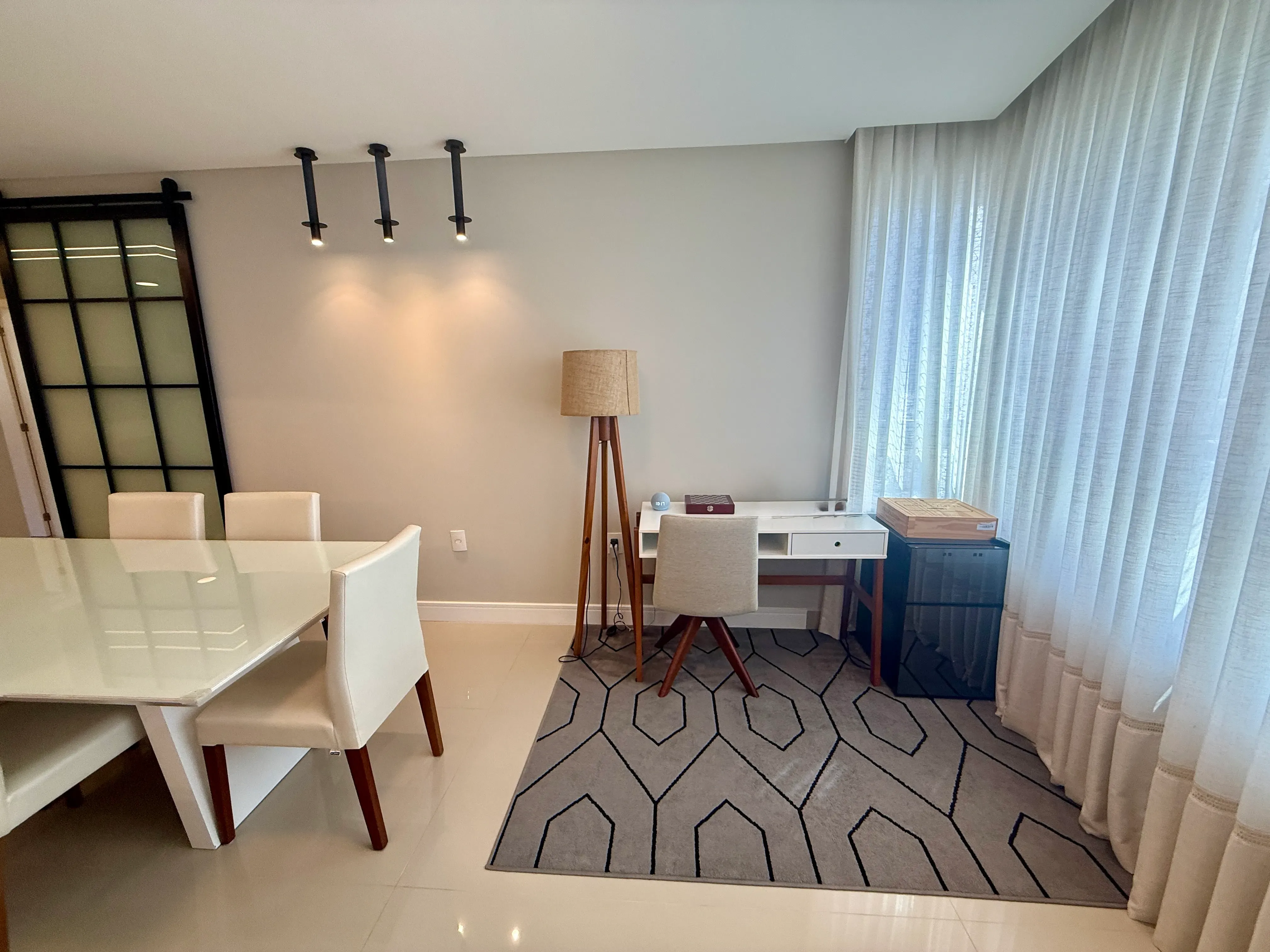 Apartamento com 3 dormitórios sendo 3 suítes e 3 vagas de garagem em Balneário Camboriú/SC