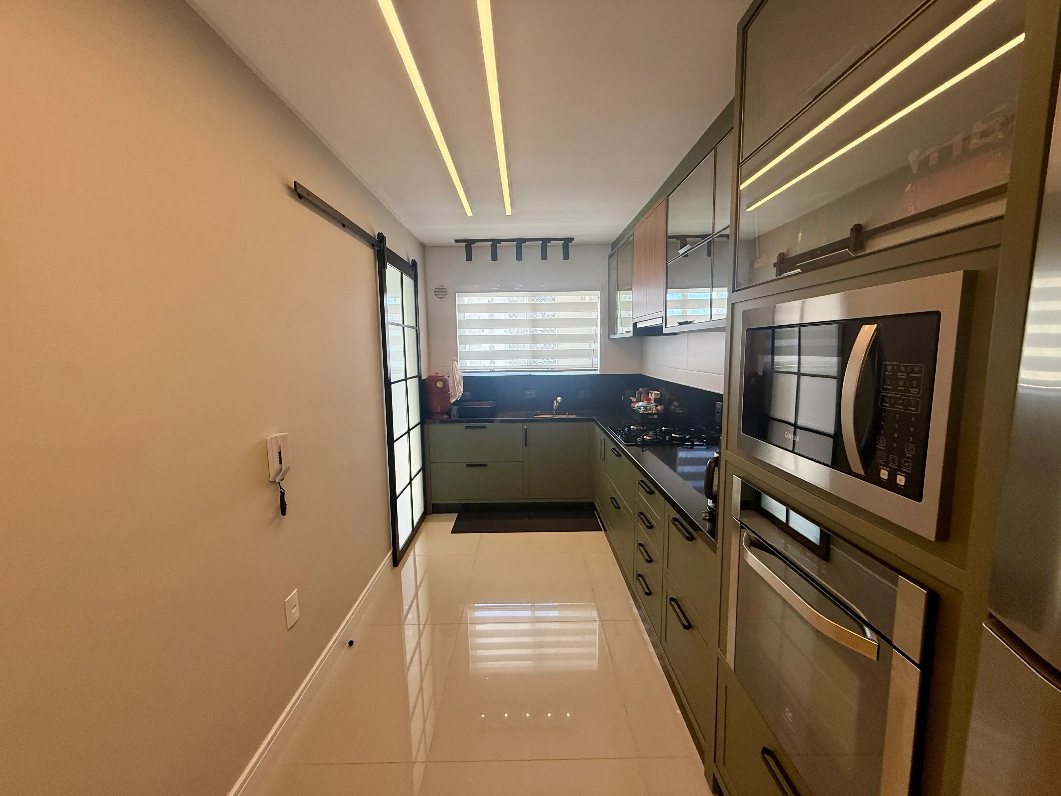 Apartamento com 3 dormitórios sendo 3 suítes e 3 vagas de garagem em Balneário Camboriú/SC