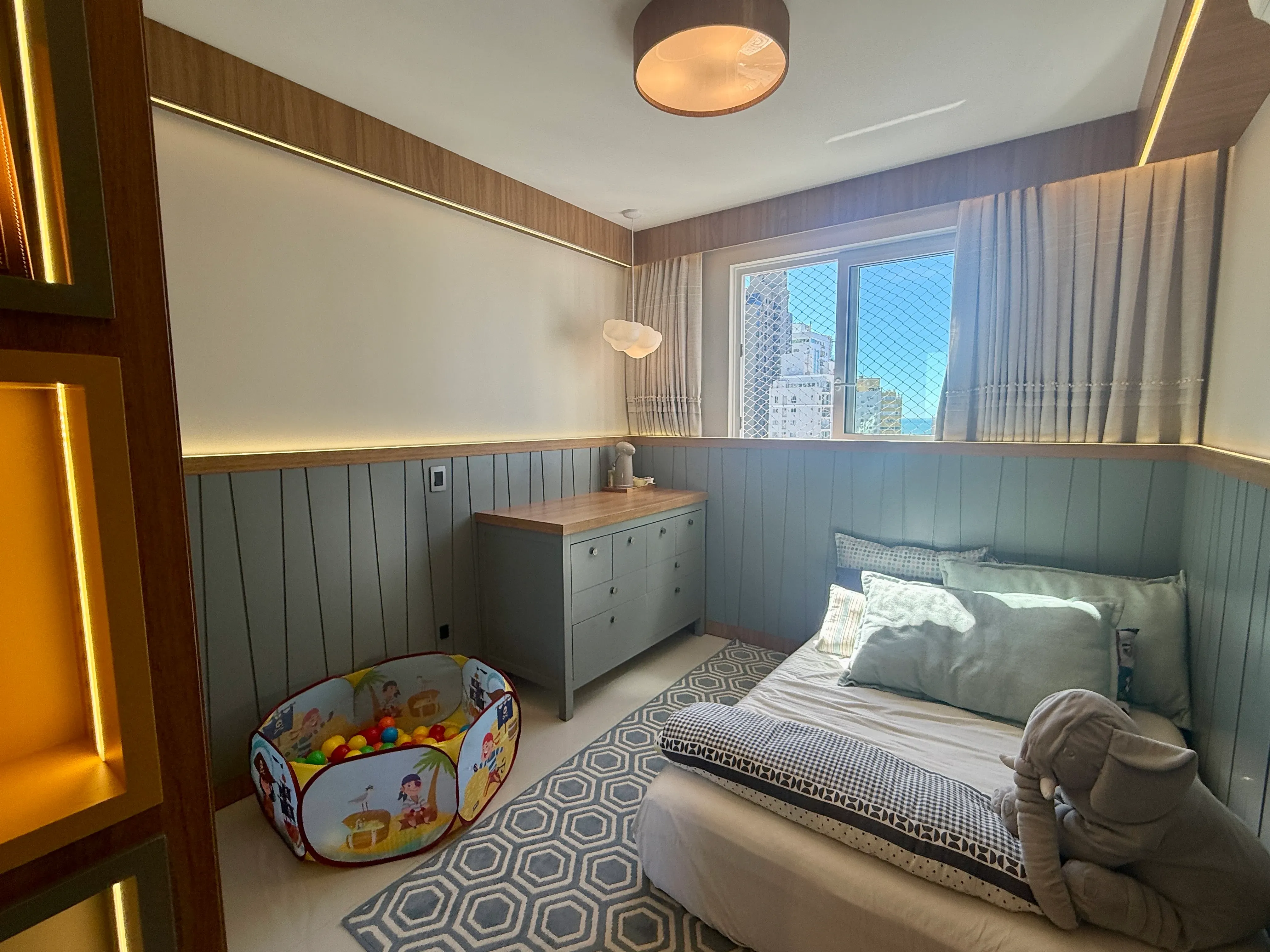 Apartamento com 3 dormitórios sendo 3 suítes e 3 vagas de garagem em Balneário Camboriú/SC