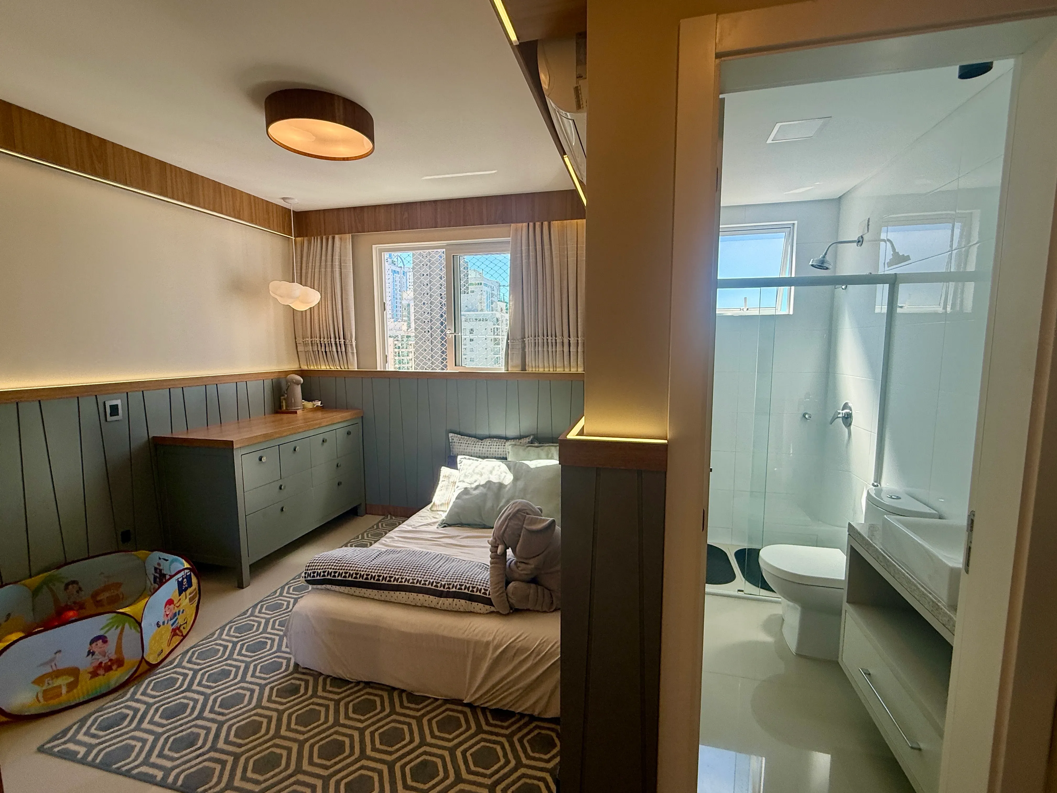 Apartamento com 3 dormitórios sendo 3 suítes e 3 vagas de garagem em Balneário Camboriú/SC