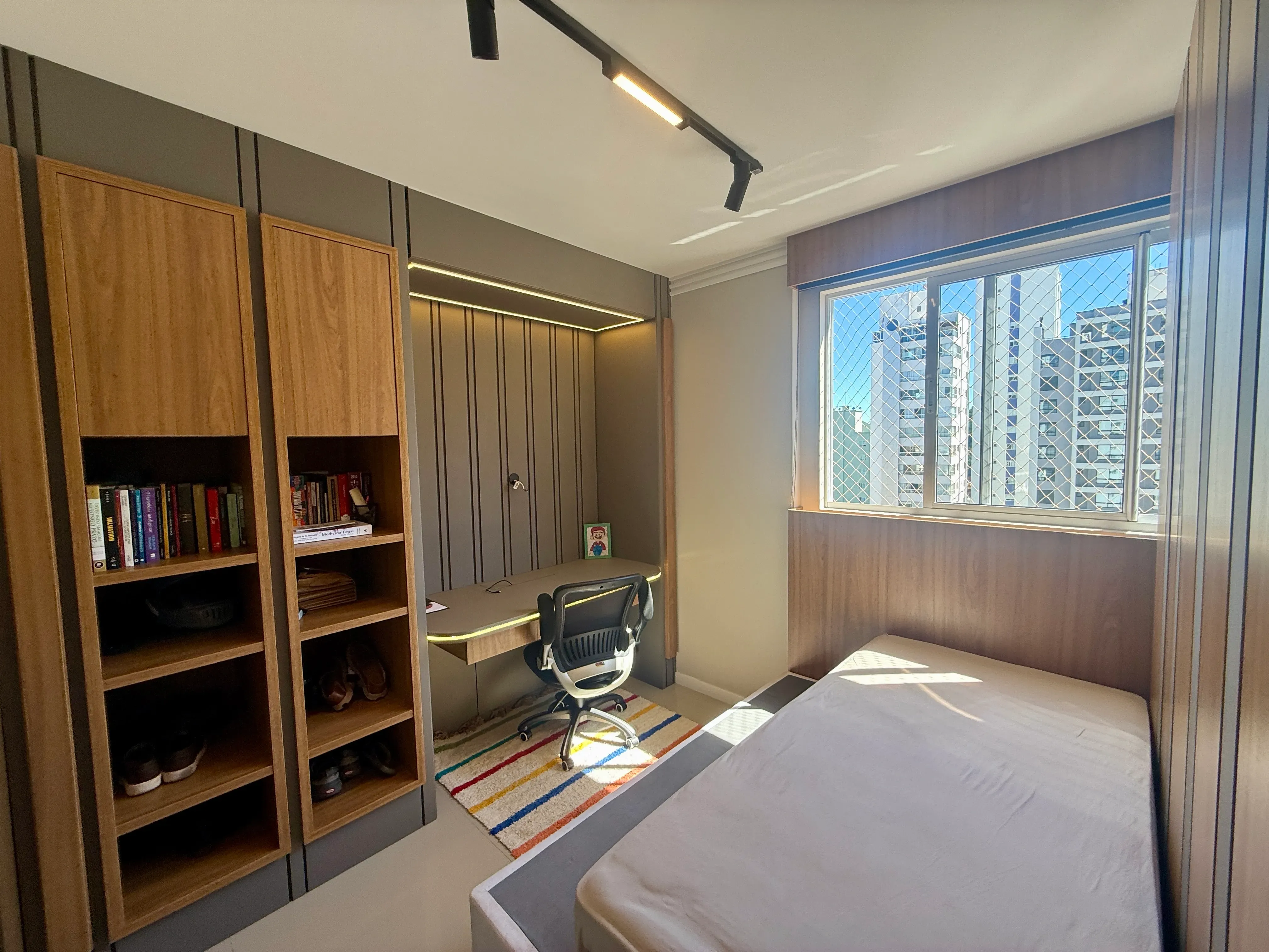 Apartamento com 3 dormitórios sendo 3 suítes e 3 vagas de garagem em Balneário Camboriú/SC