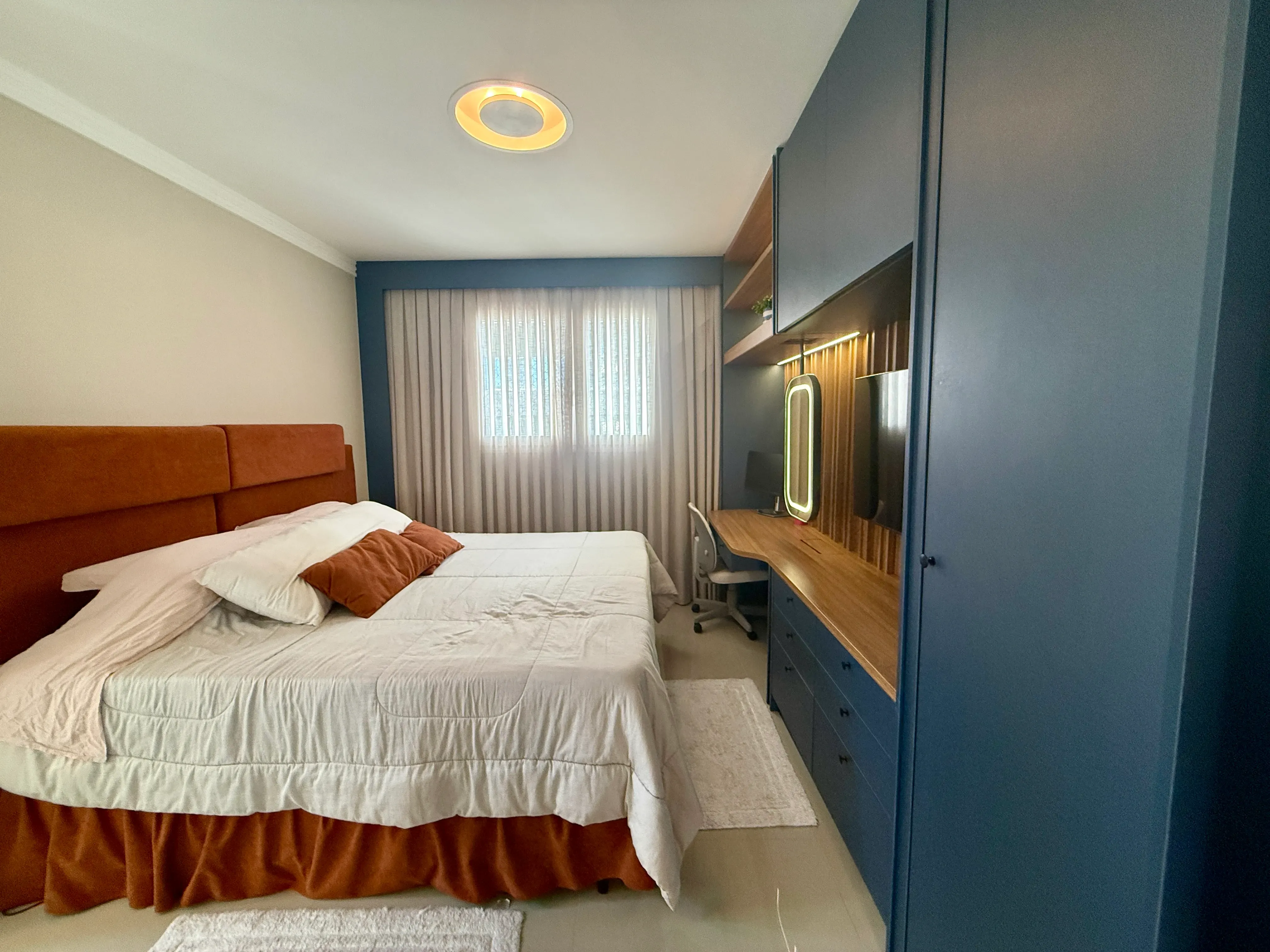 Apartamento com 3 dormitórios sendo 3 suítes e 3 vagas de garagem em Balneário Camboriú/SC