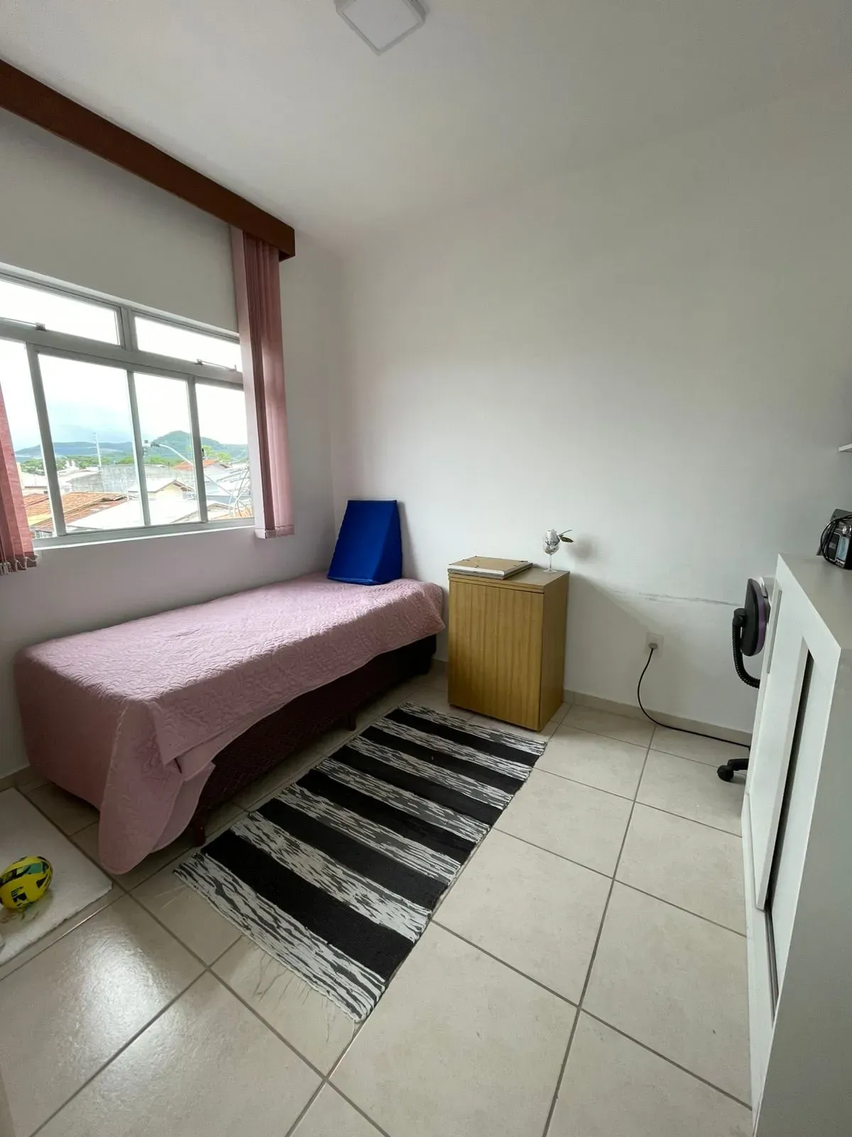 Apartamento com 2 dormitórios e 1 vaga de garagem em Palhoça/SC