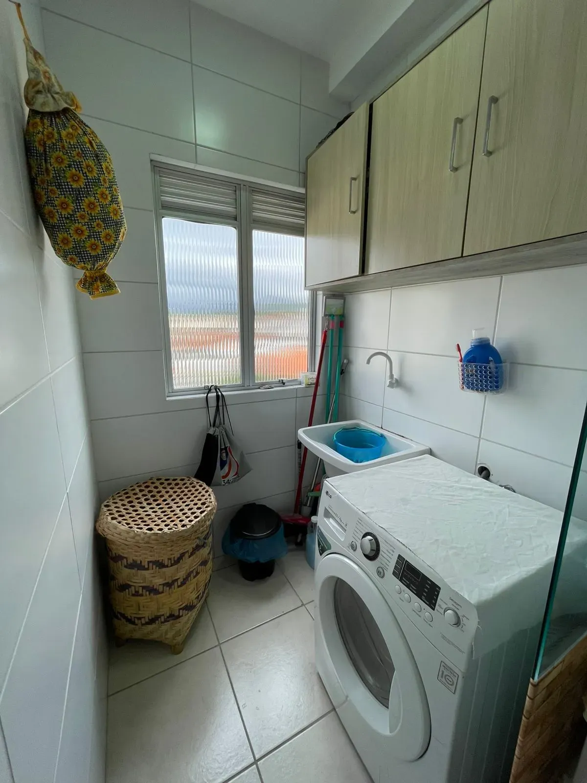 Apartamento com 2 dormitórios e 1 vaga de garagem em Palhoça/SC