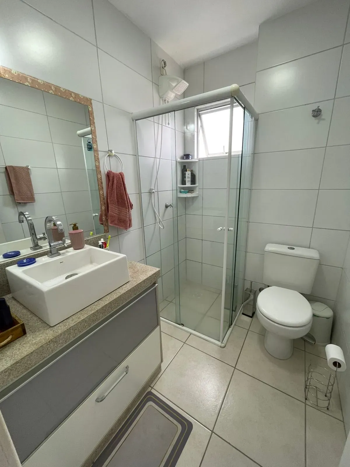 Apartamento com 2 dormitórios e 1 vaga de garagem em Palhoça/SC