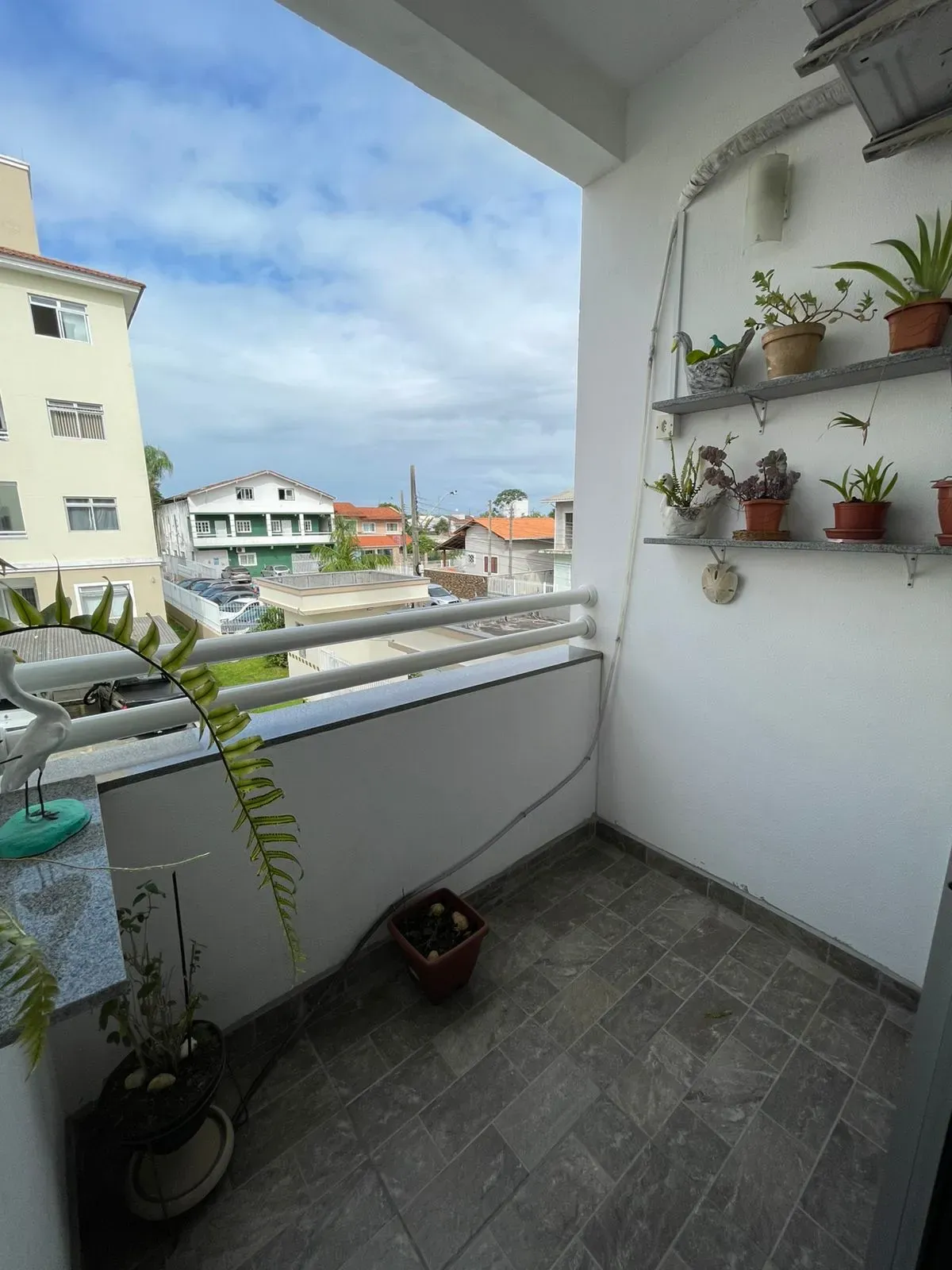 Apartamento com 2 dormitórios e 1 vaga de garagem em Palhoça/SC