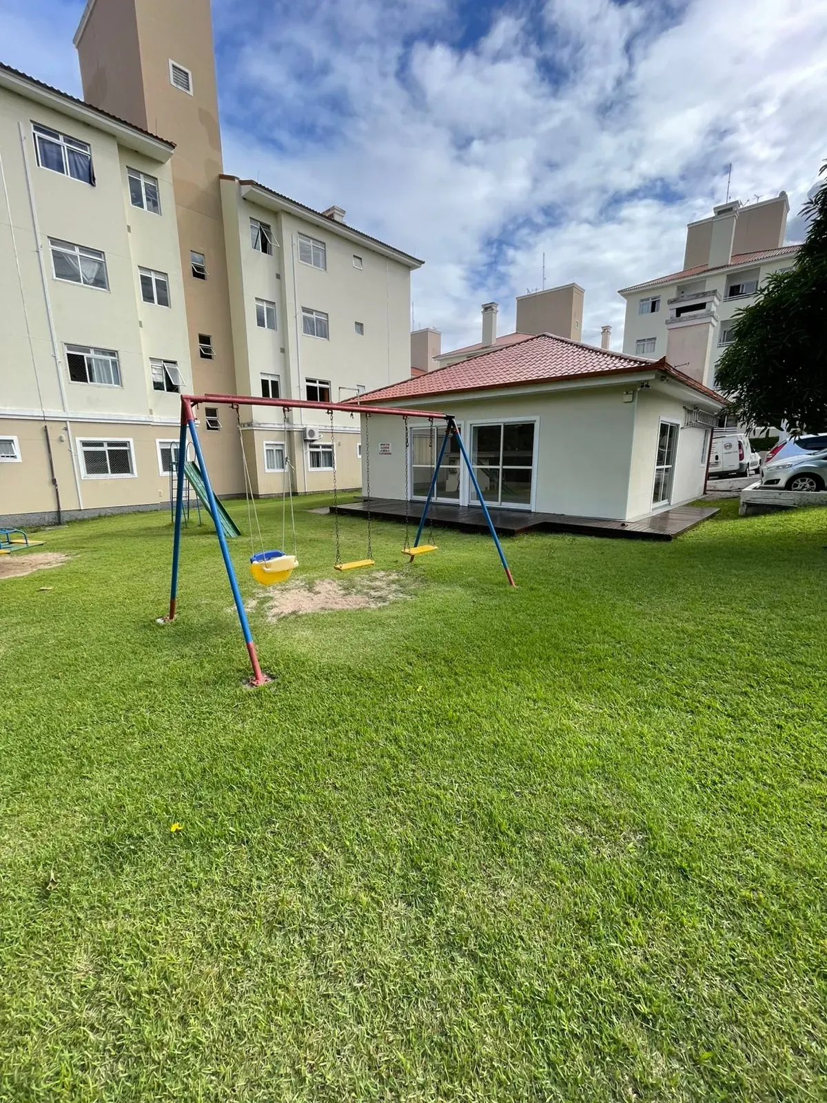 Apartamento com 2 dormitórios e 1 vaga de garagem em Palhoça/SC