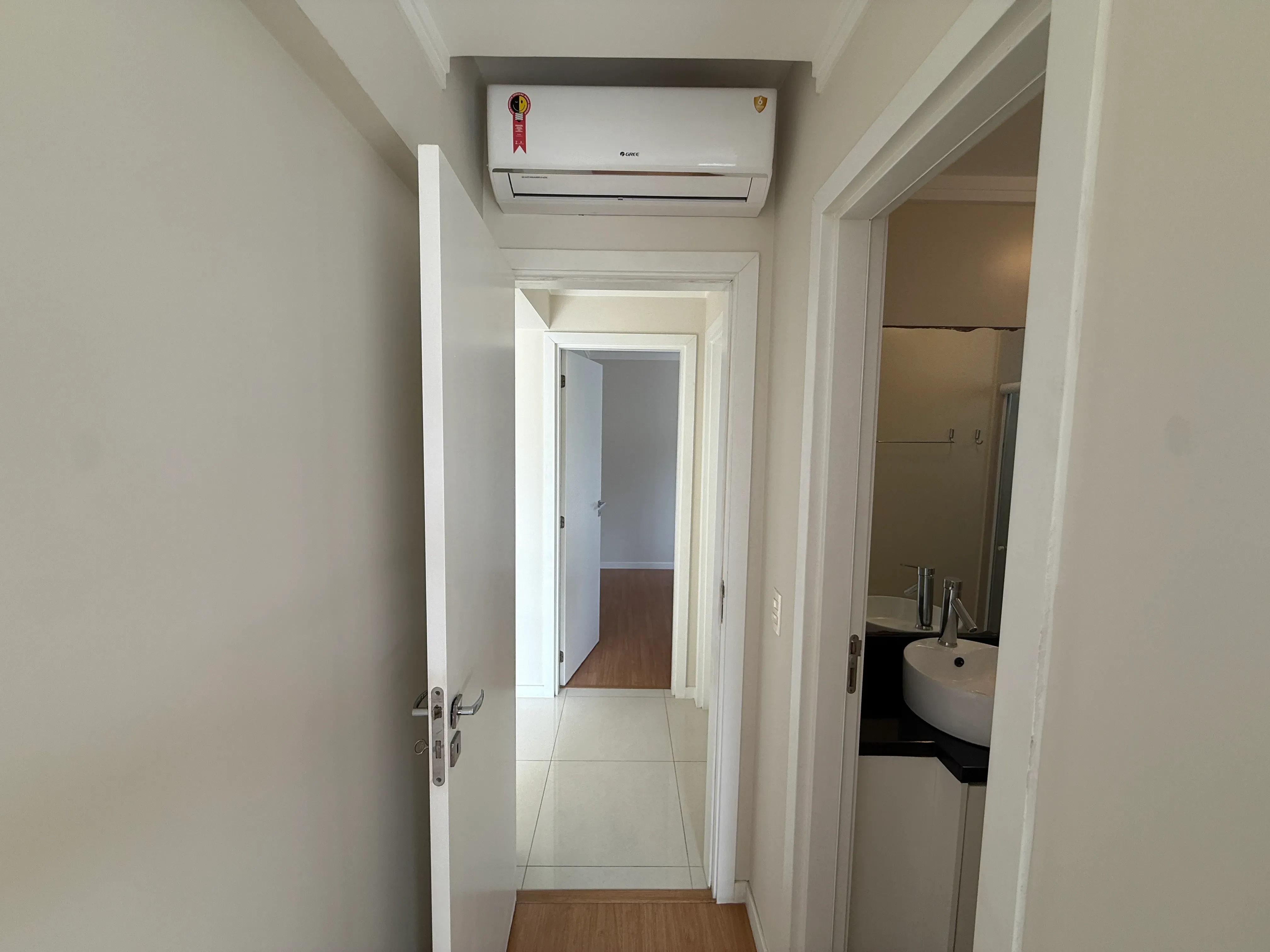 Apartamento com 2 dormitórios sendo 1 suíte e 1 vaga de garagem em Balneário Camboriú/SC