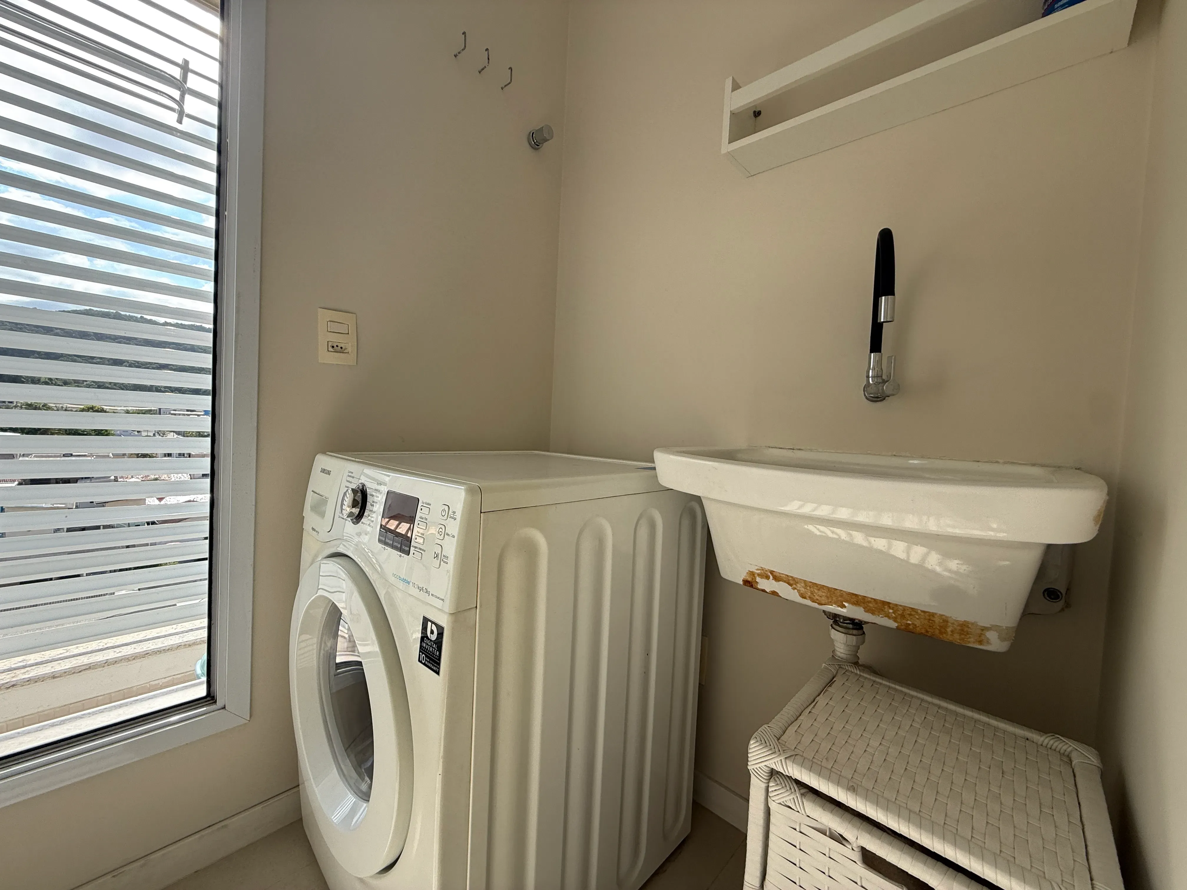 Apartamento com 2 dormitórios sendo 1 suíte e 1 vaga de garagem em Balneário Camboriú/SC