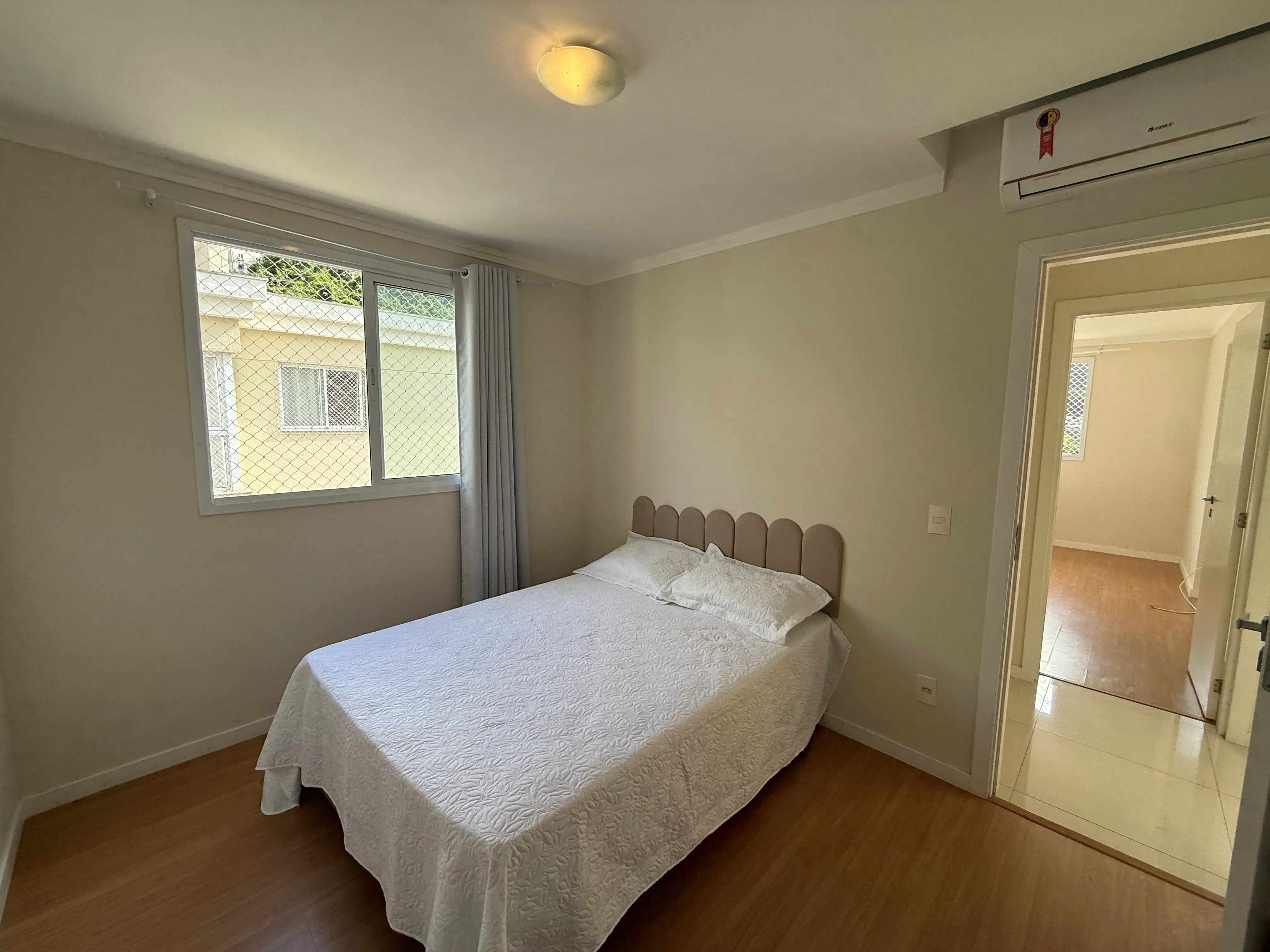 Apartamento com 2 dormitórios sendo 1 suíte e 1 vaga de garagem em Balneário Camboriú/SC