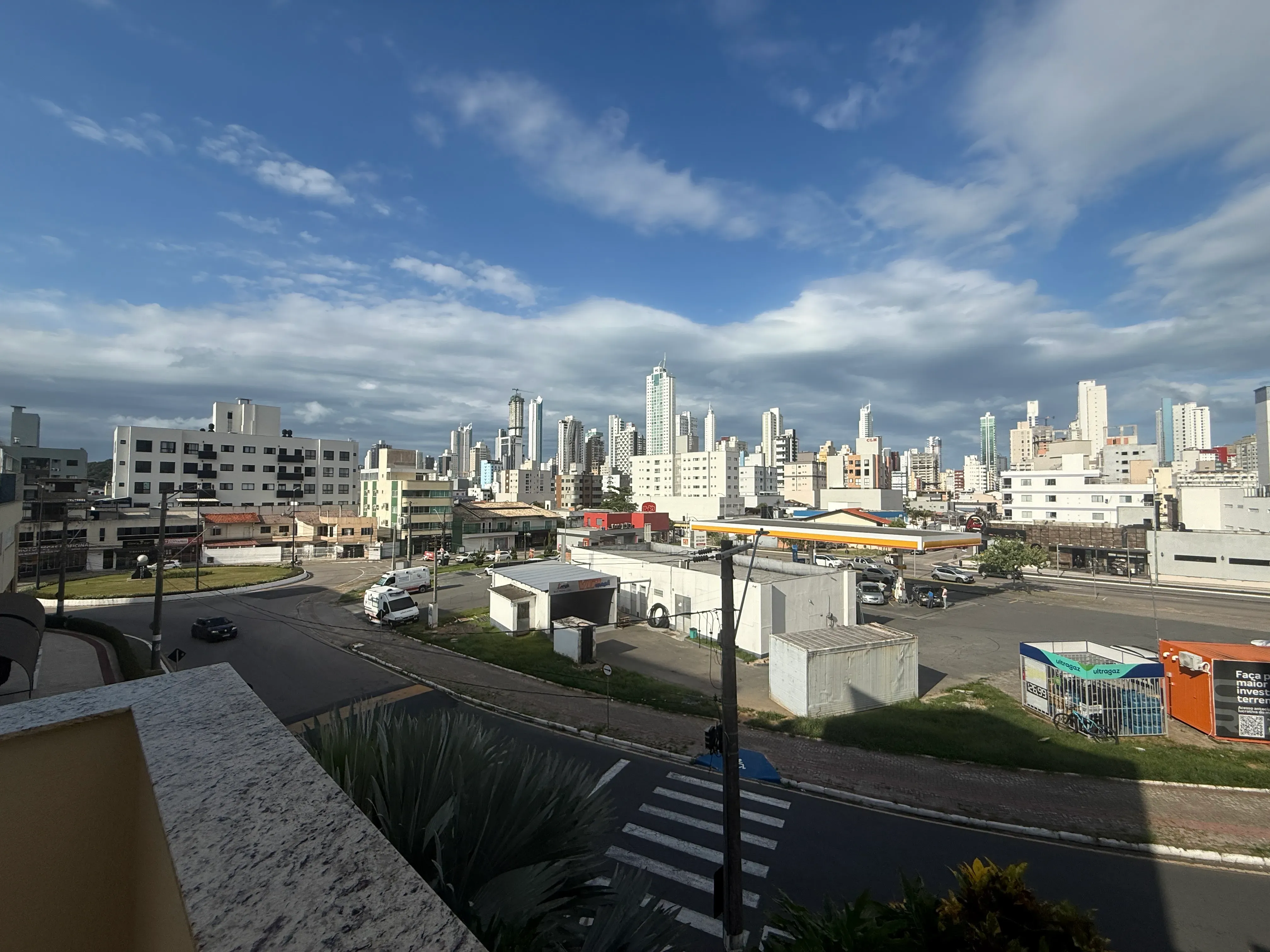 Apartamento com 2 dormitórios sendo 1 suíte e 1 vaga de garagem em Balneário Camboriú/SC