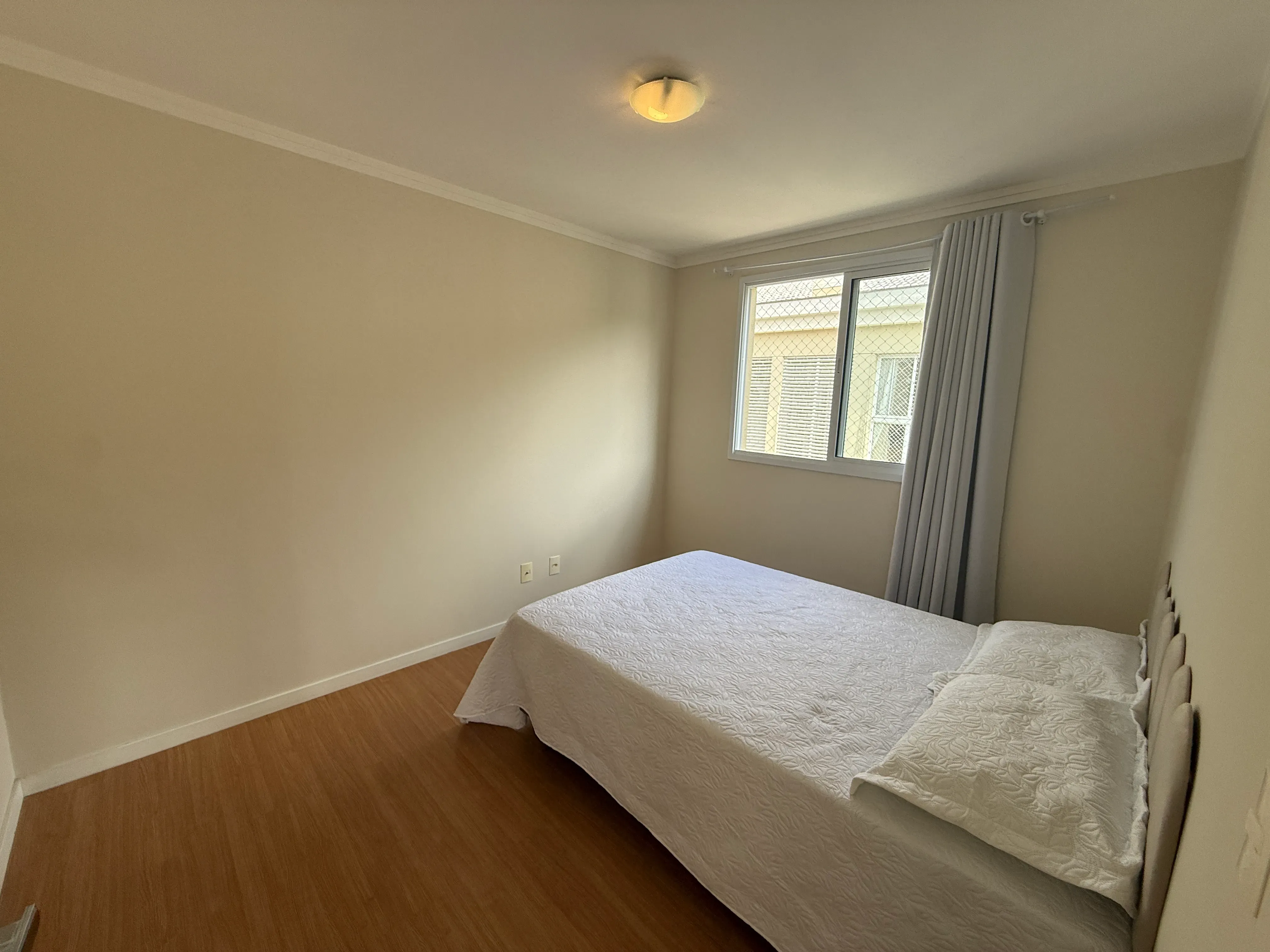 Apartamento com 2 dormitórios sendo 1 suíte e 1 vaga de garagem em Balneário Camboriú/SC