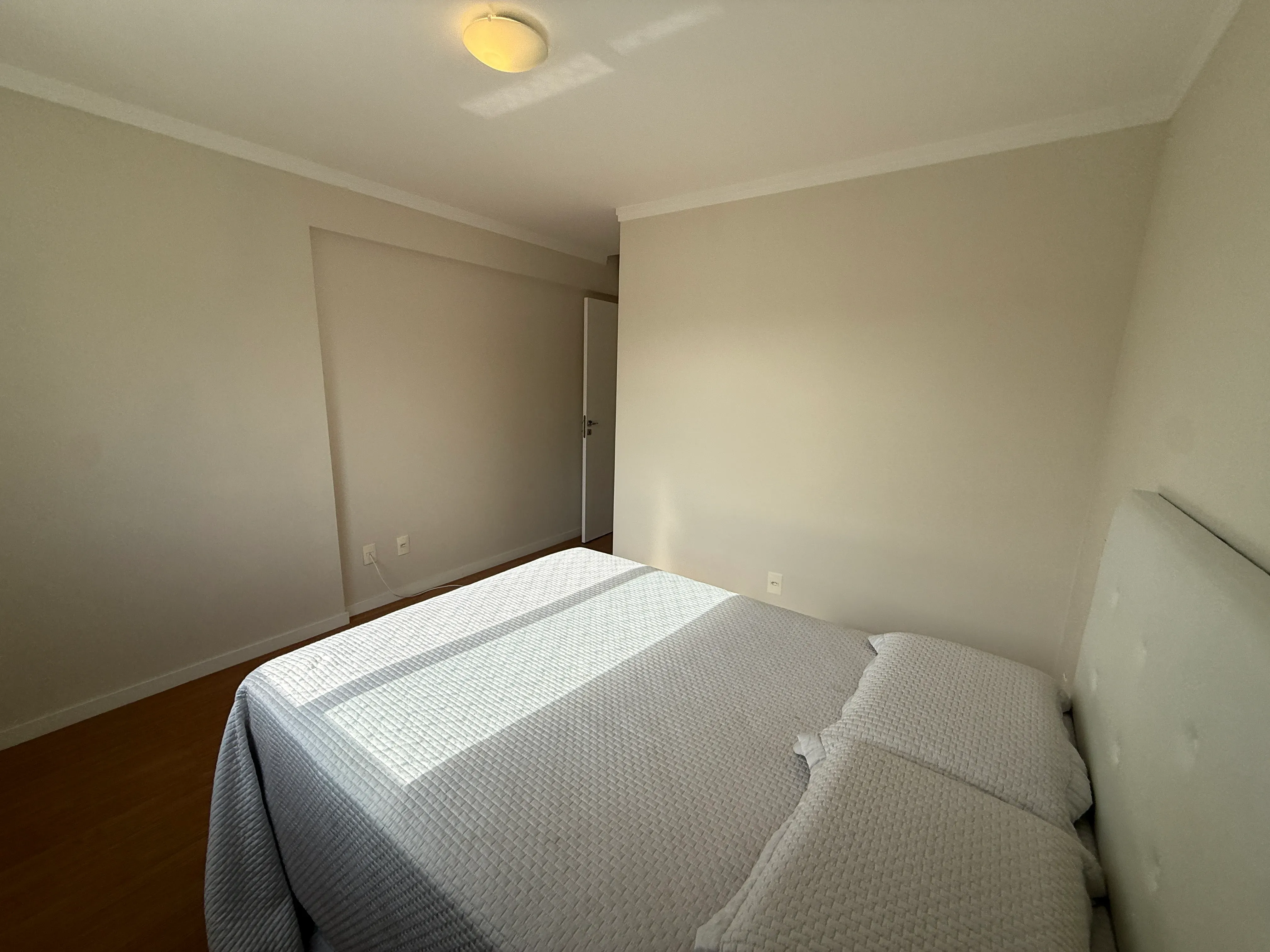 Apartamento com 2 dormitórios sendo 1 suíte e 1 vaga de garagem em Balneário Camboriú/SC