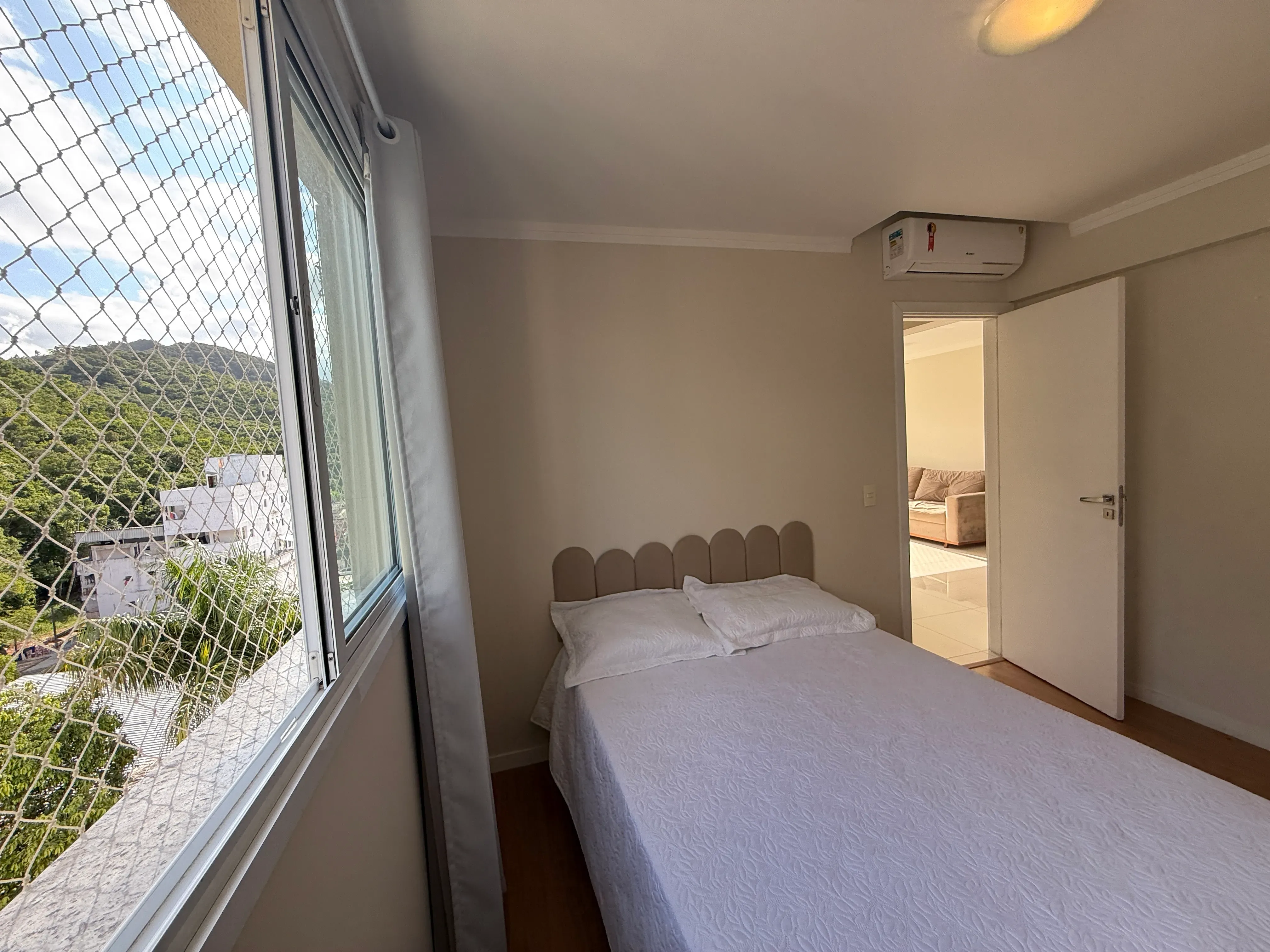 Apartamento com 2 dormitórios sendo 1 suíte e 1 vaga de garagem em Balneário Camboriú/SC