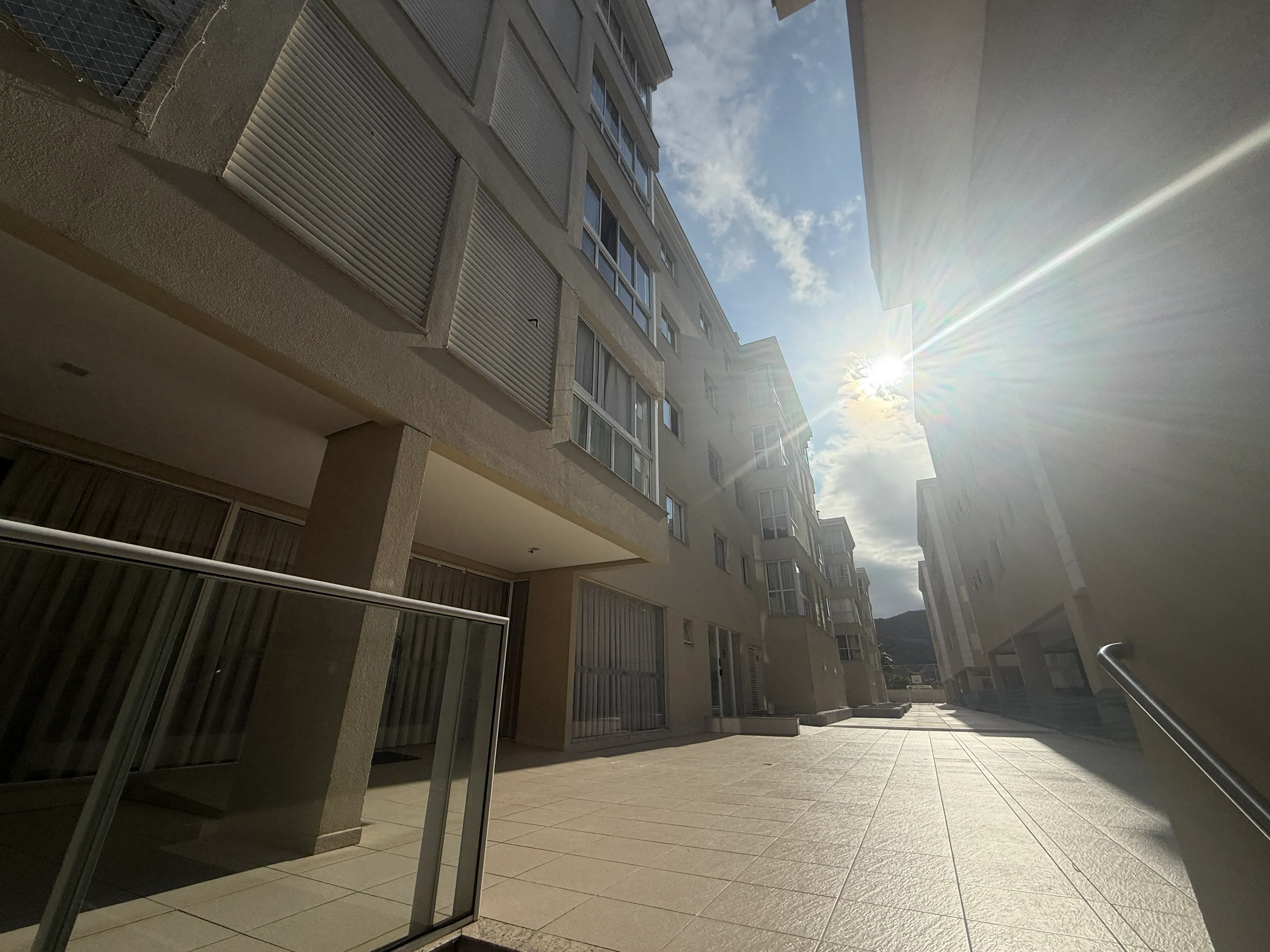 Apartamento com 2 dormitórios sendo 1 suíte e 1 vaga de garagem em Balneário Camboriú/SC