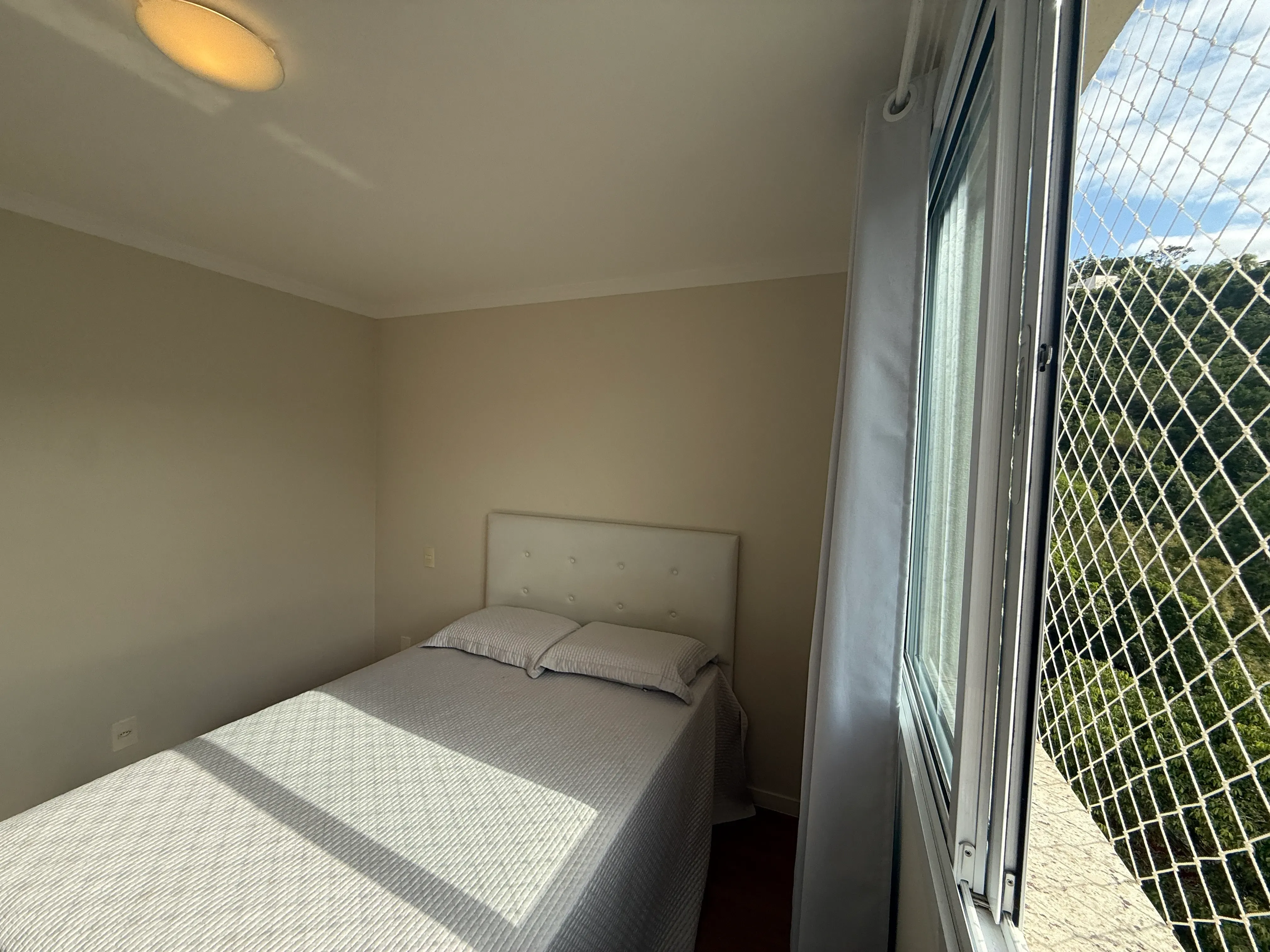 Apartamento com 2 dormitórios sendo 1 suíte e 1 vaga de garagem em Balneário Camboriú/SC